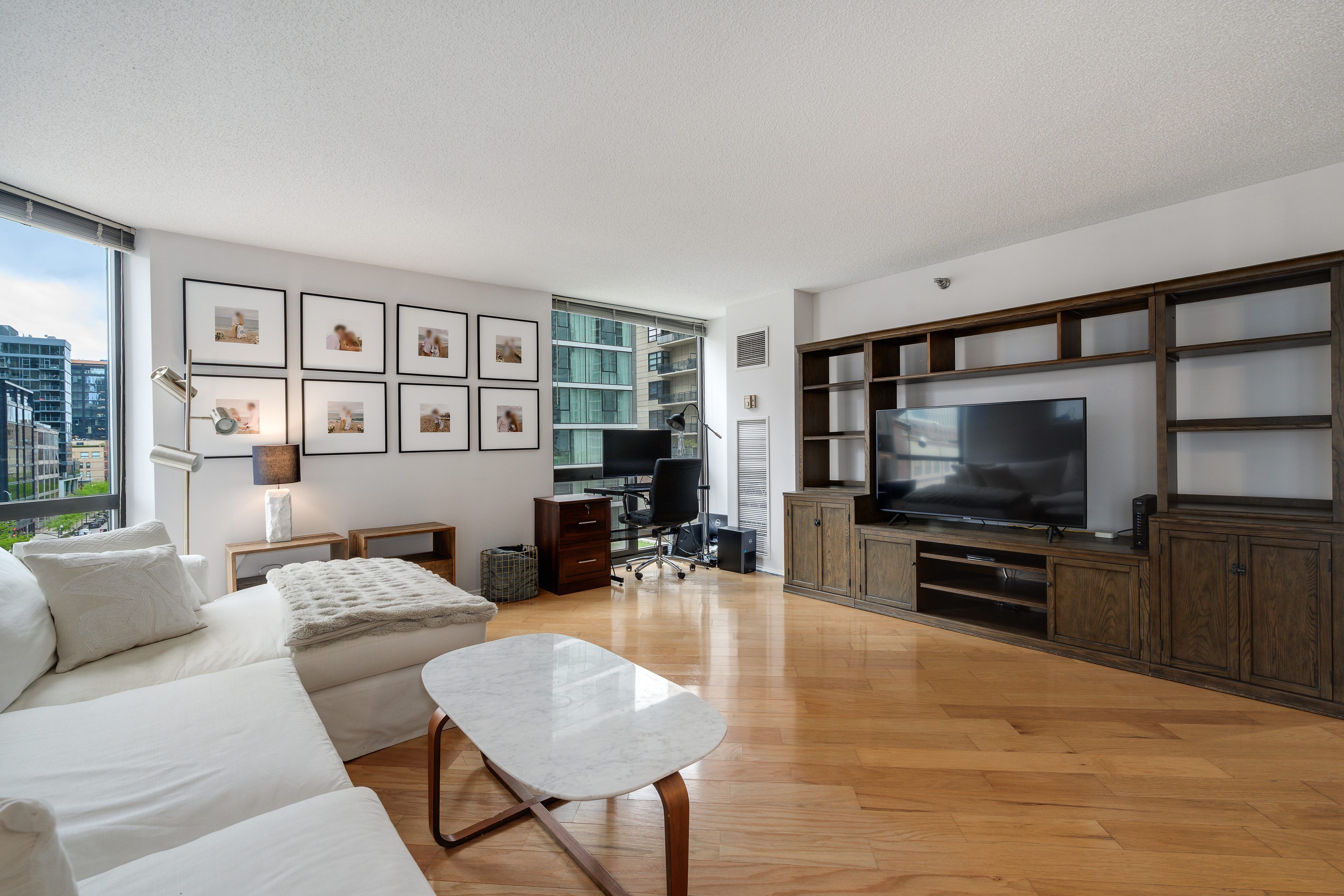  Corner Condo in River North