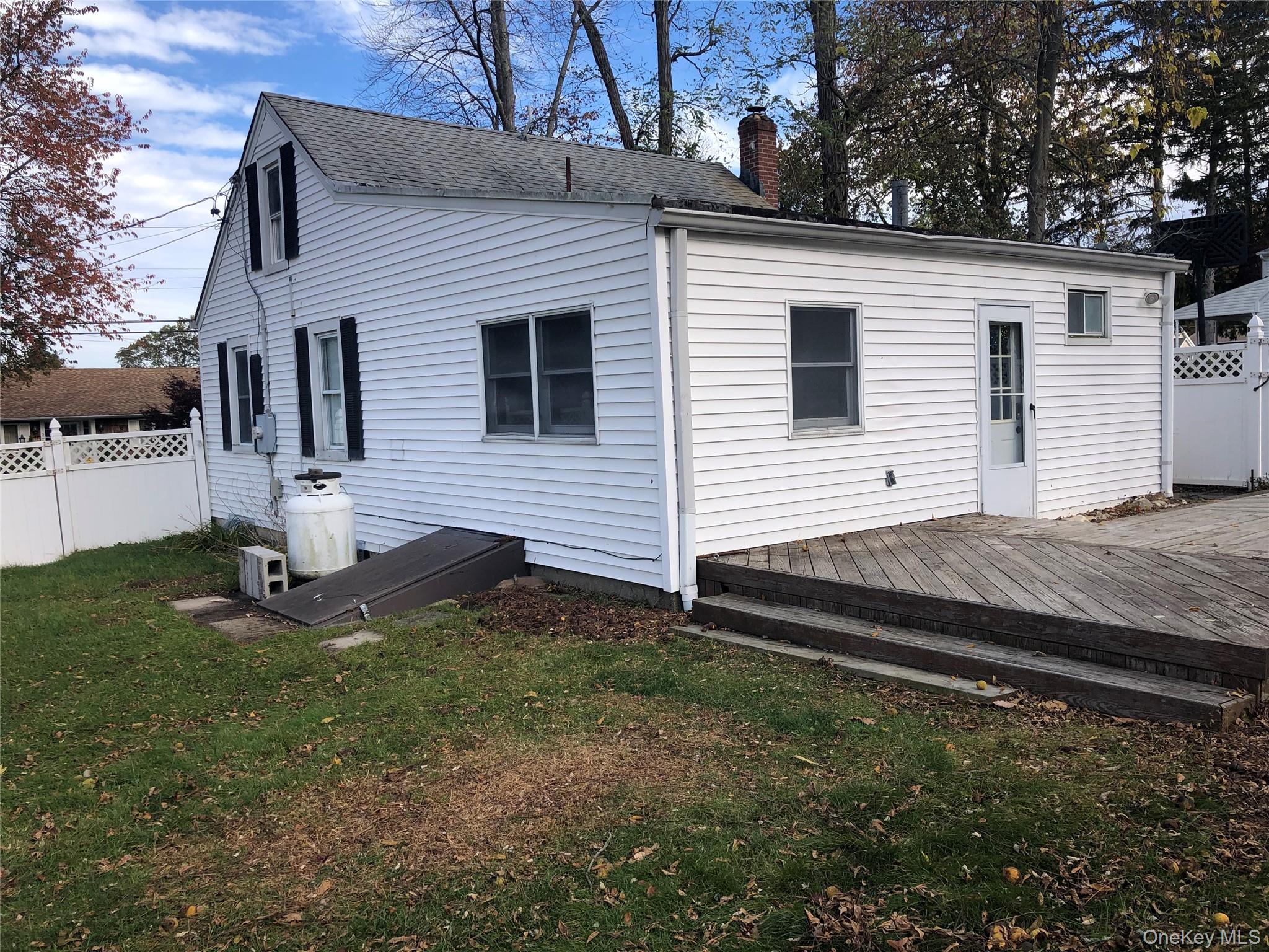 Kings Park, New York, 11754, United States, 3 Bedrooms Bedrooms, ,1 BathroomBathrooms,Residential,For Sale,1988130