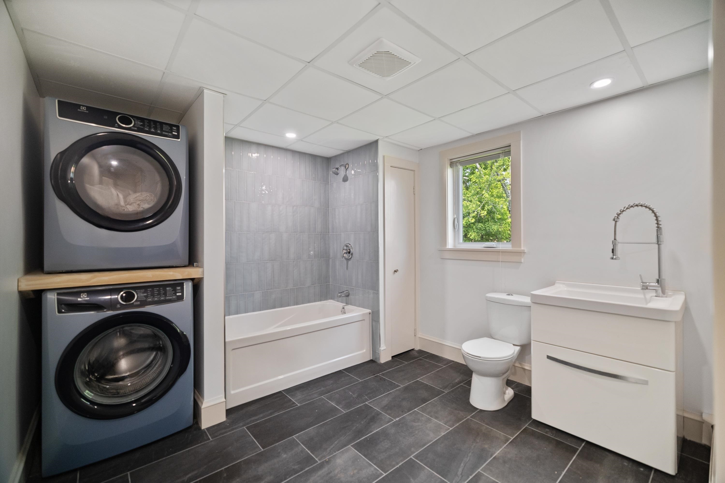MILTONVALE PARK, Prince Edward Island, C1E 0Y7, CA, 7 Bedrooms Bedrooms, ,5 BathroomsBathrooms,Residential,For Sale,1875728