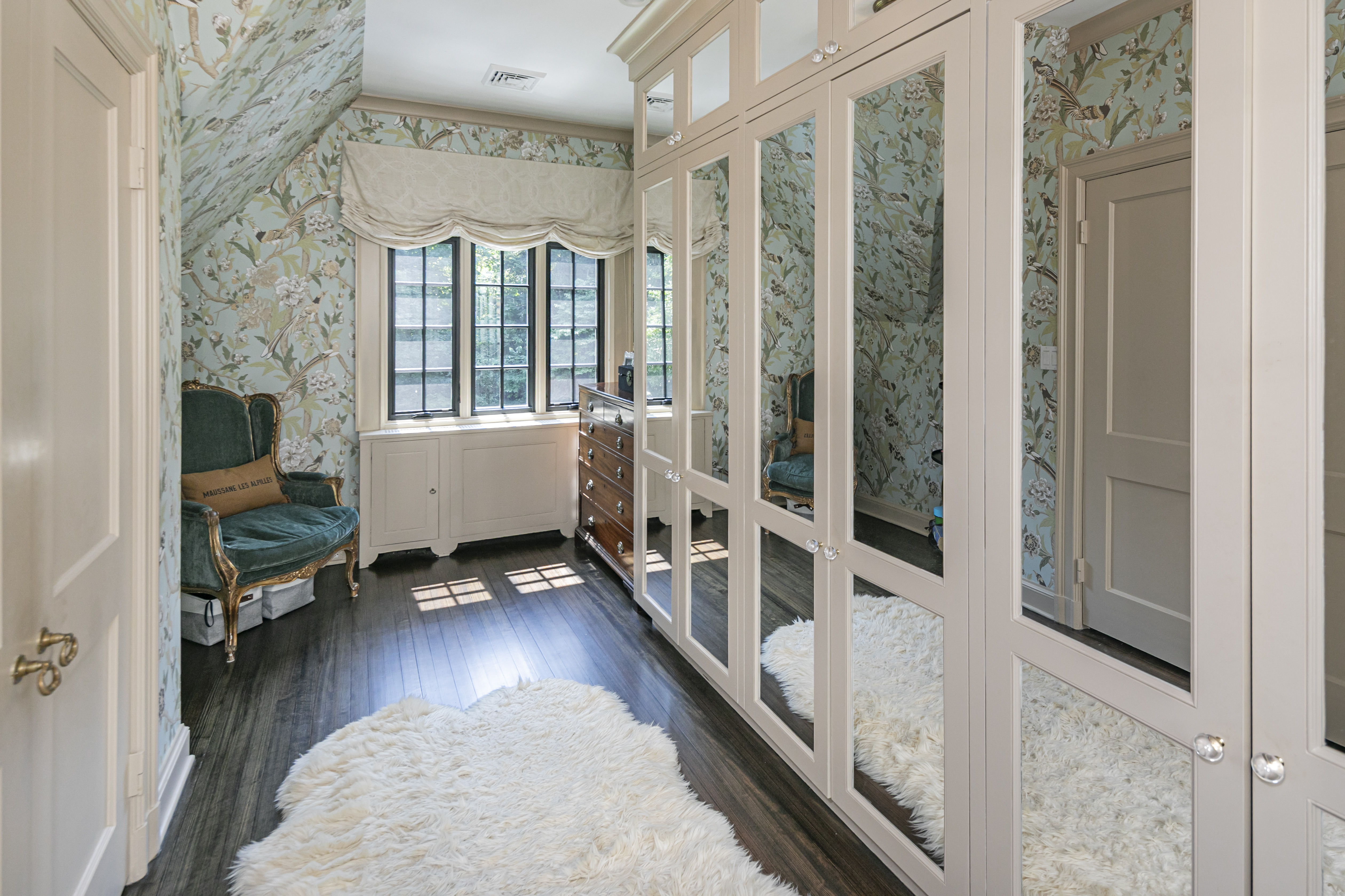  Timeless Allure, Impeccable Updates, Coveted Location - 物件實景