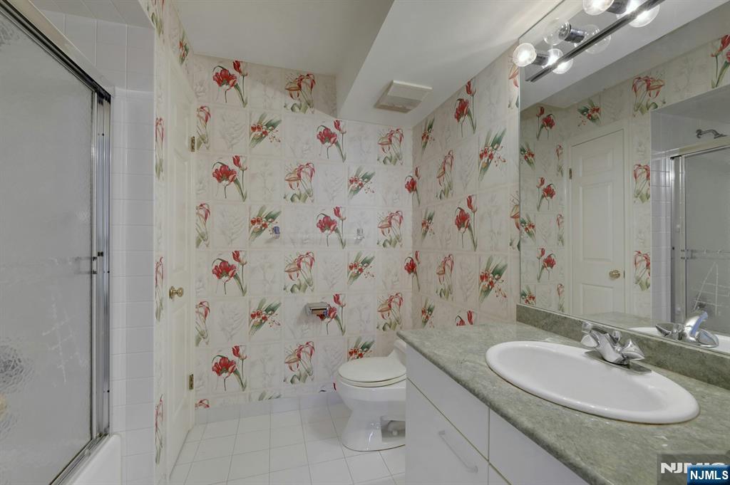 Park Ridge, New Jersey, 07656, United States, 3 Bedrooms Bedrooms, ,5 BathroomsBathrooms,Residential,For Sale,2001843