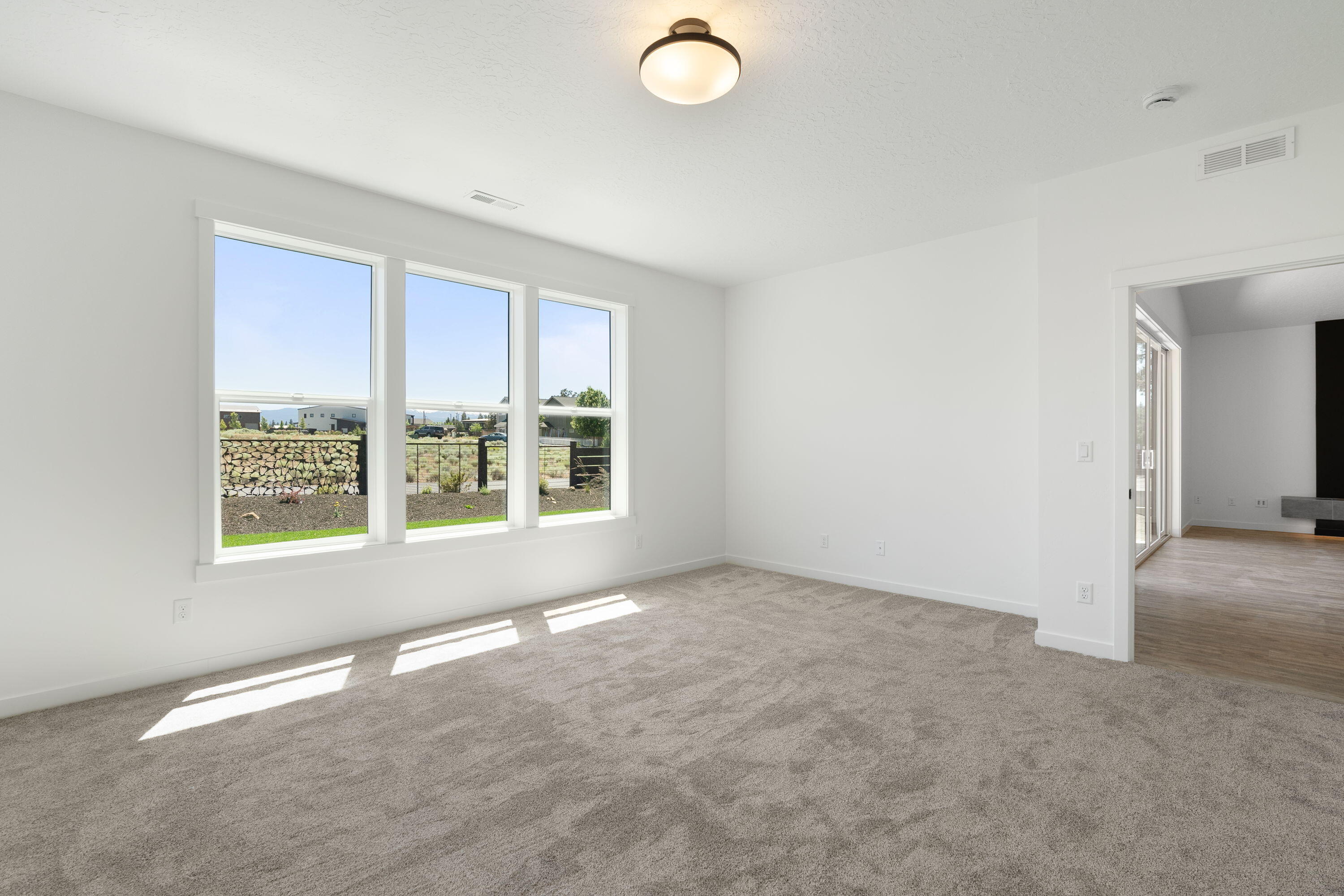 Sisters, Oregon, 97759, United States, 3 Bedrooms Bedrooms, ,3 BathroomsBathrooms,Residential,For Sale,1766266