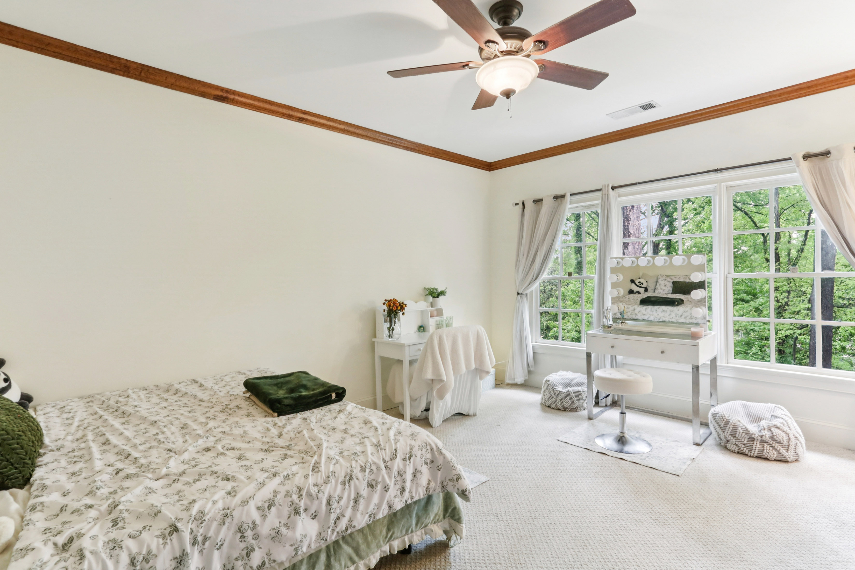  Stunning Brick Traditional in Sought-After Pine Hills - 物件實景