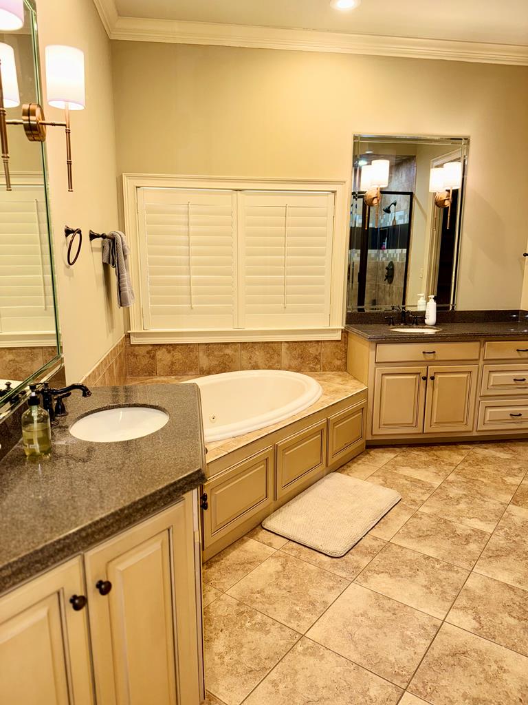 OXFORD, Mississippi, 38655, United States, 6 Bedrooms Bedrooms, ,4 BathroomsBathrooms,Residential,For Sale,1991856