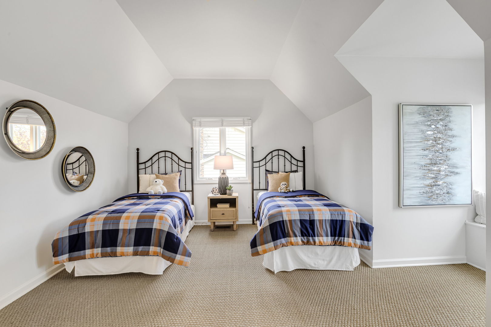 Lake Forest, Illinois, 60045, United States, 4 Bedrooms Bedrooms, ,3 BathroomsBathrooms,Residential,For Sale,1989668