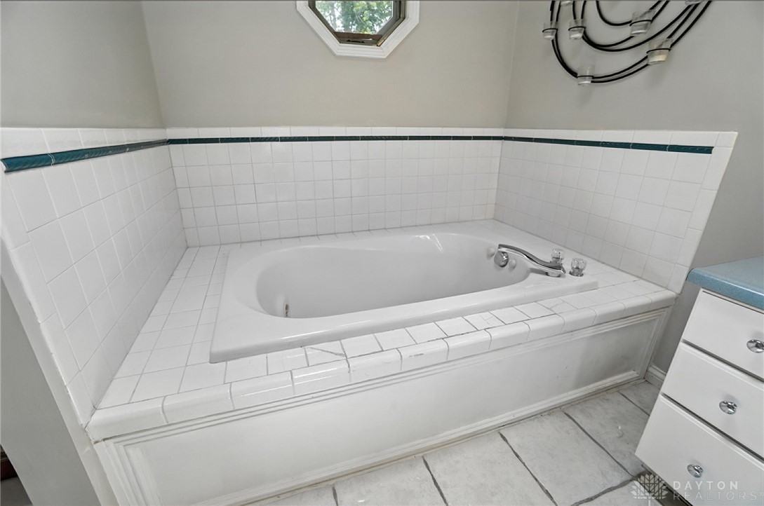 Dayton, Ohio, 45458, United States, 4 Bedrooms Bedrooms, ,4 BathroomsBathrooms,Residential,For Sale,1875068