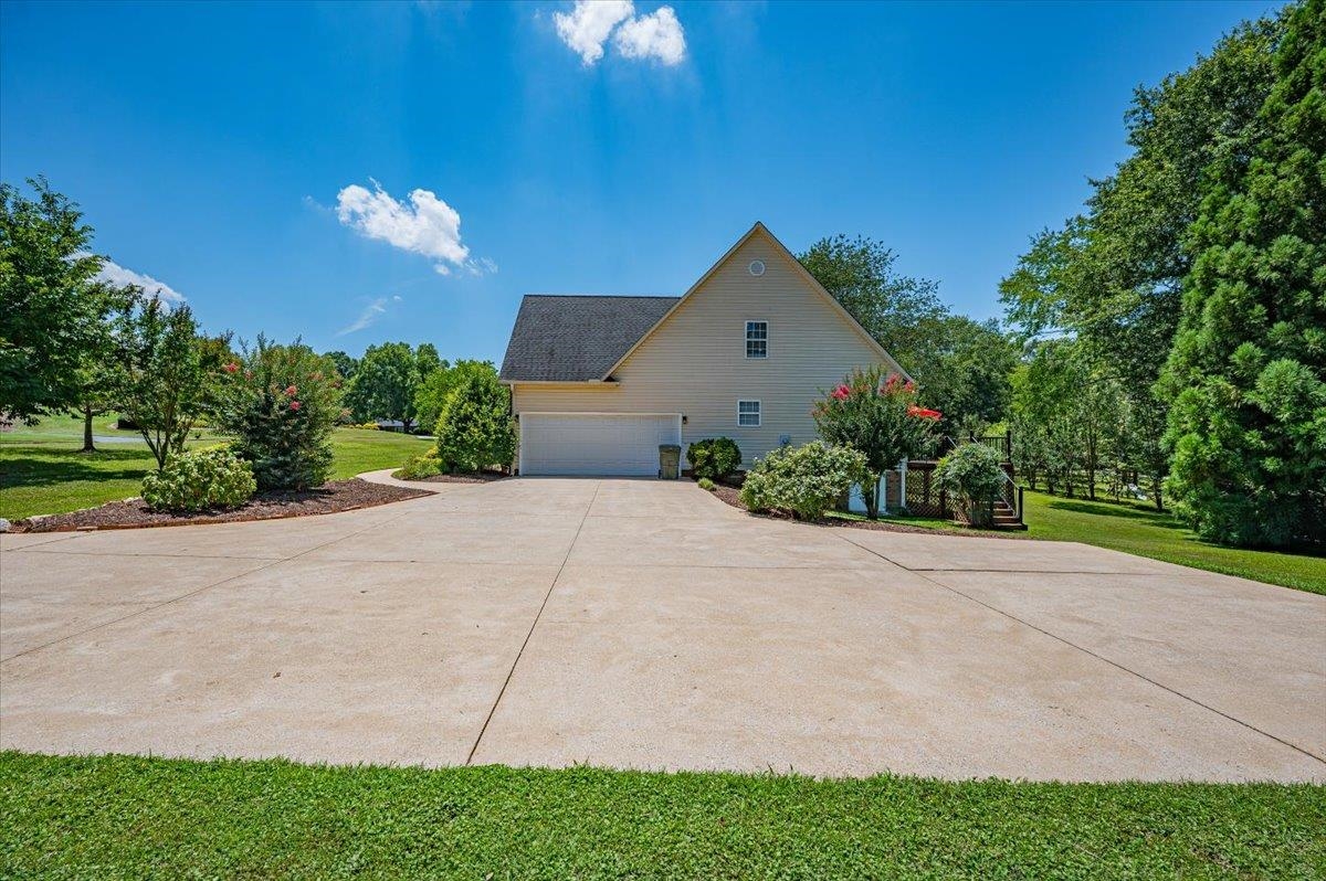 Moore, South Carolina, 29369, United States, 5 Bedrooms Bedrooms, ,4 BathroomsBathrooms,Residential,For Sale,1929120
