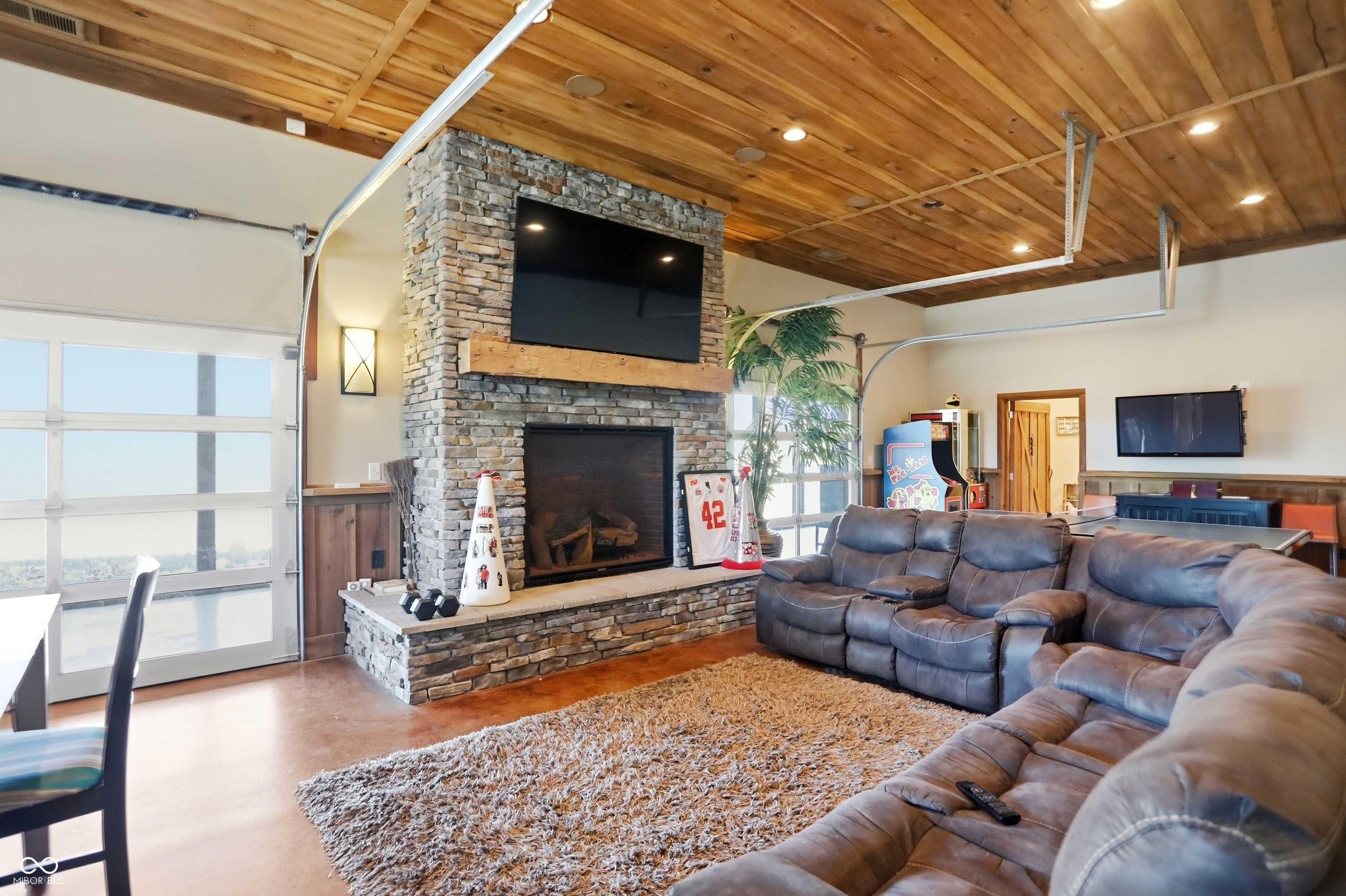 Bargersville, Indiana, 46106, United States, 5 Bedrooms Bedrooms, ,6 BathroomsBathrooms,Residential,For Sale,1992401