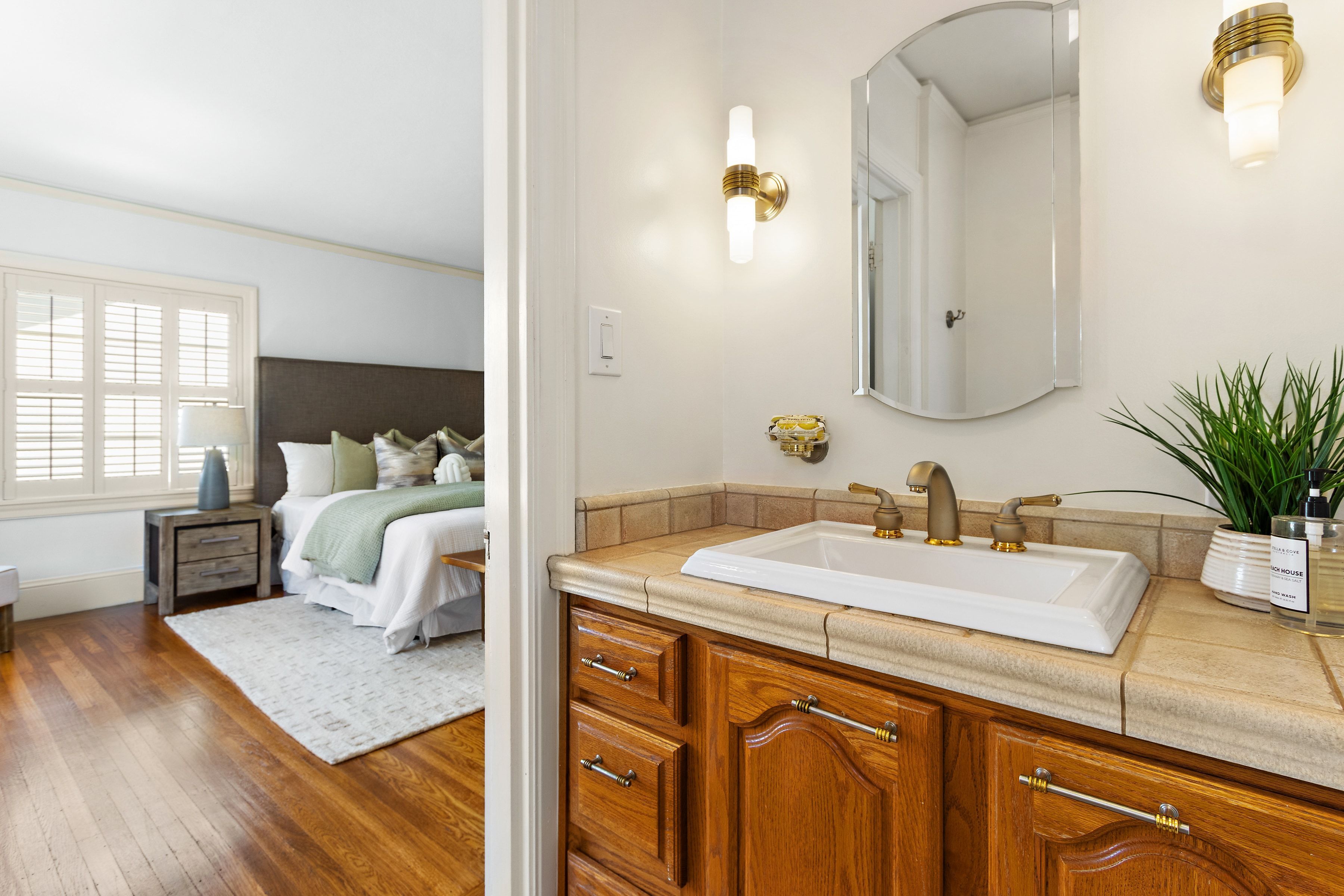  Classic Character Meets Modern Comfort in Crocker Highlands - 物件實景