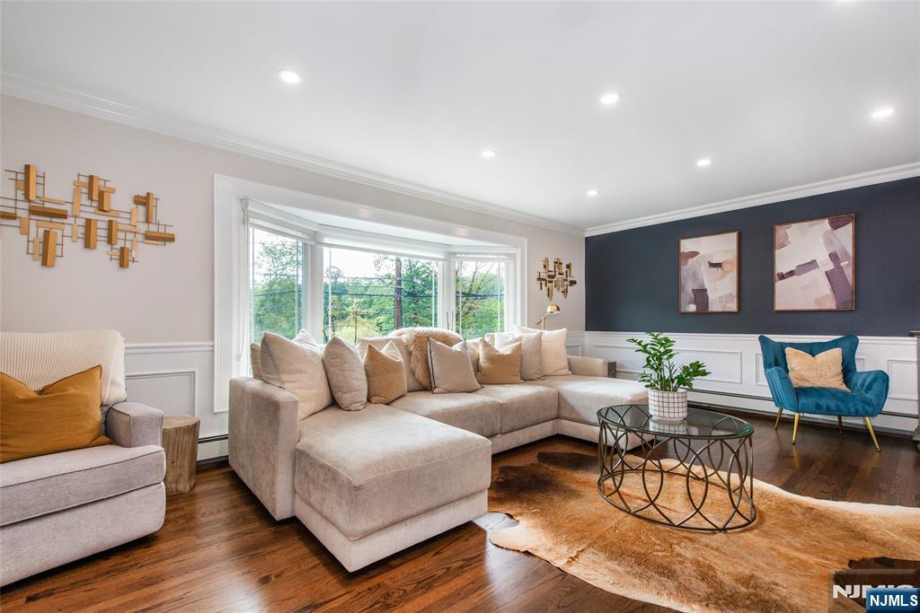 Elmwood Park, New Jersey, 07407, United States, 3 Bedrooms Bedrooms, ,3 BathroomsBathrooms,Residential,For Sale,1941820