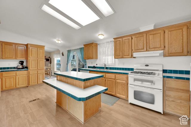EAGLE MOUNTAIN, Utah, 84013, United States, 4 Bedrooms Bedrooms, ,3 BathroomsBathrooms,Residential,For Sale,1936999