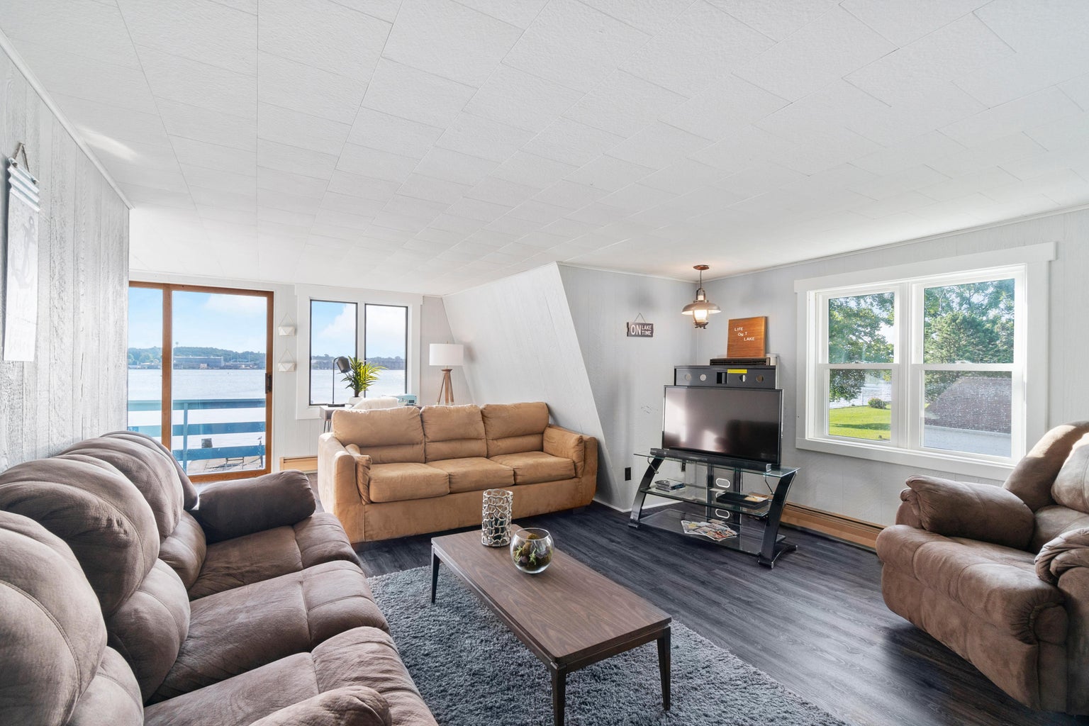 Sturgeon Bay, Wisconsin, 54235, United States, 5 Bedrooms Bedrooms, ,3 BathroomsBathrooms,Residential,For Sale,1923516