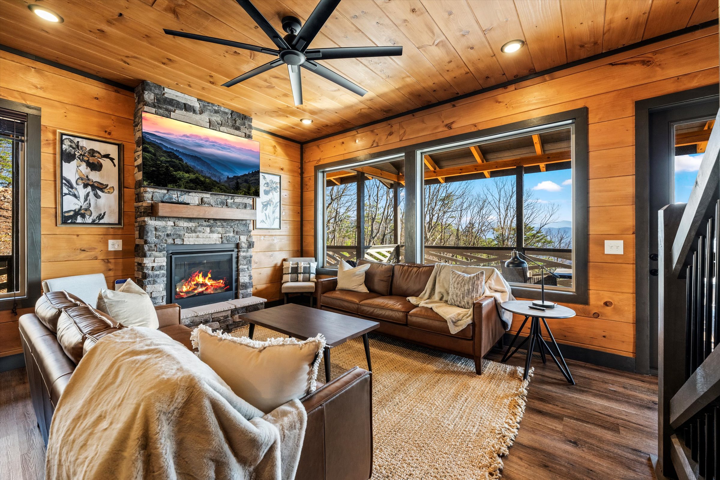 Sevierville, Tennessee, 37876, United States, 5 Bedrooms Bedrooms, ,6 BathroomsBathrooms,Residential,For Sale,1975935