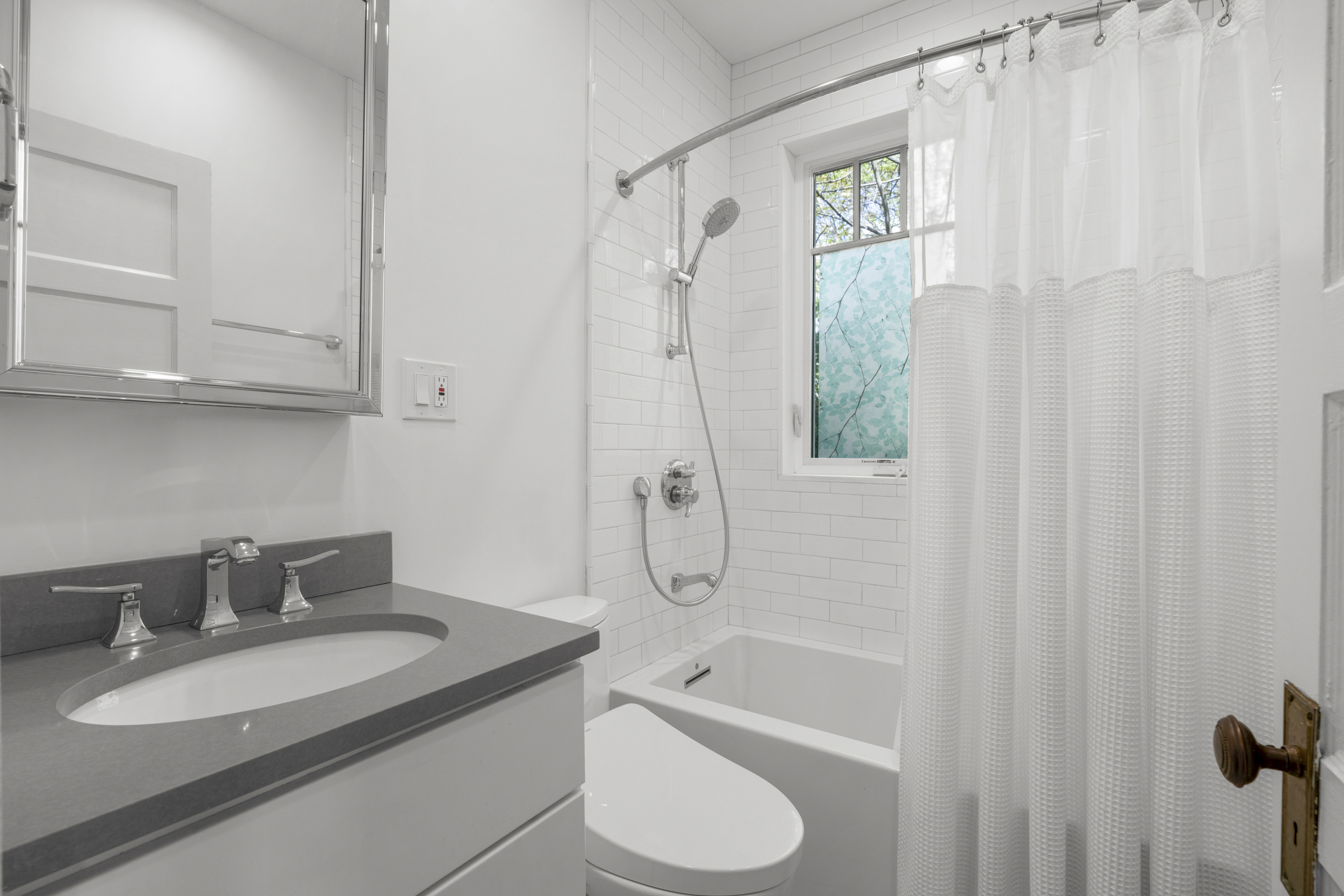  Lovely Larchmont Colonial - 物件實景