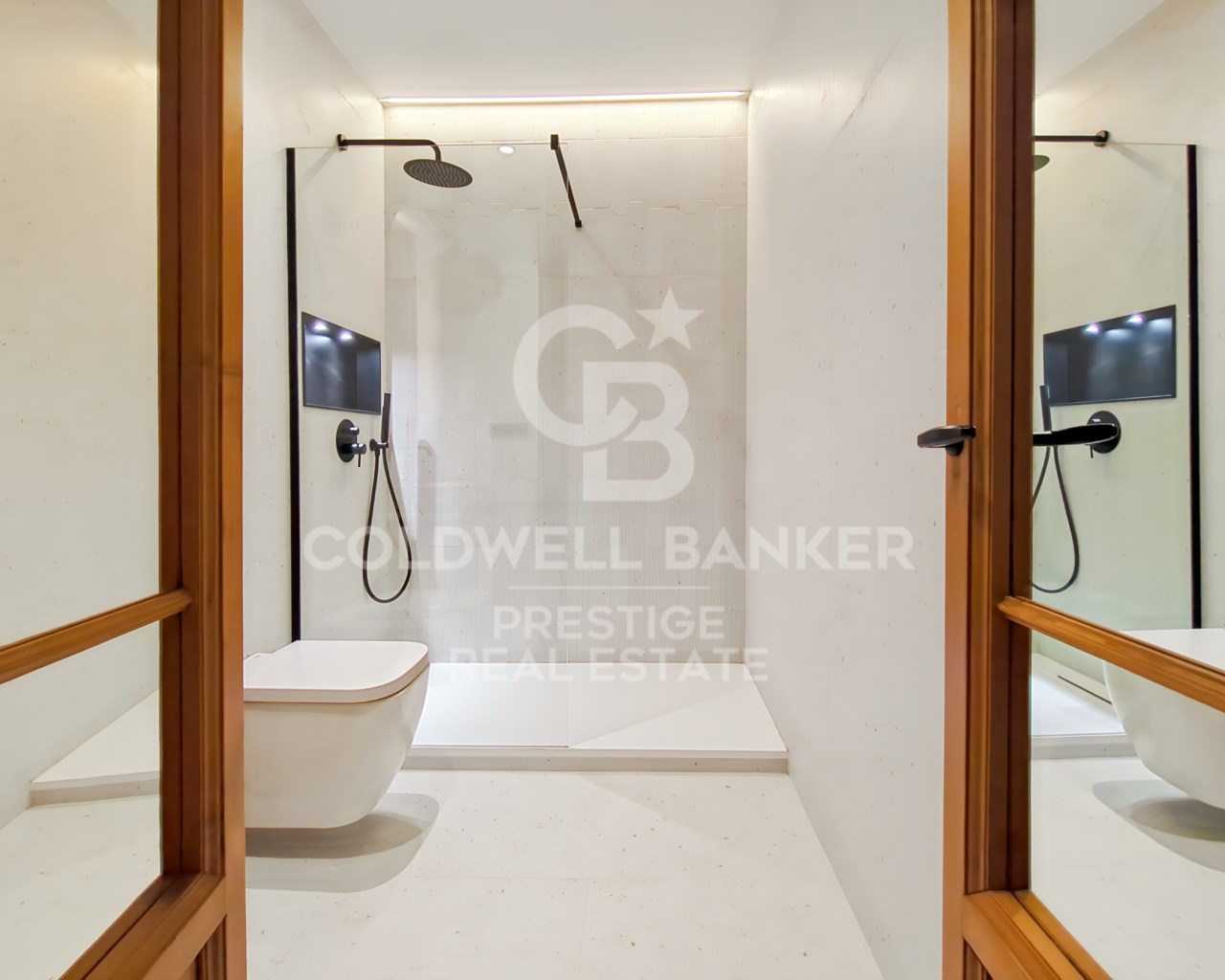 Barcelona, Catalonia, ES, 4 Bedrooms Bedrooms, ,2 BathroomsBathrooms,Residential,For Sale,1708054