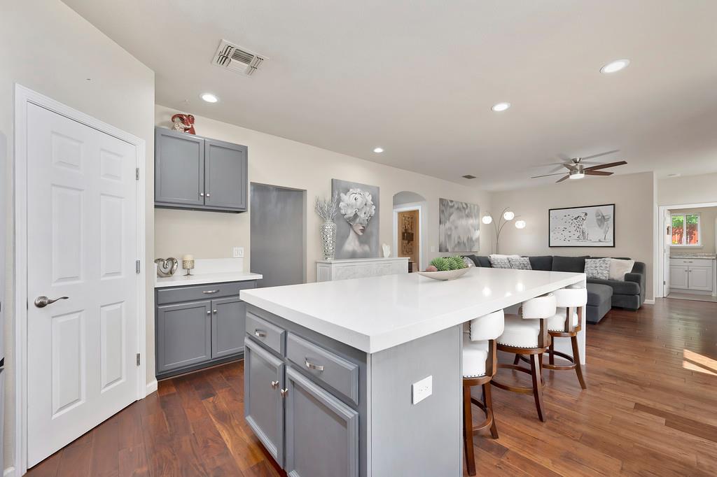 Roseville, California, 95747, United States, 6 Bedrooms Bedrooms, ,4 BathroomsBathrooms,Residential,For Sale,1940337