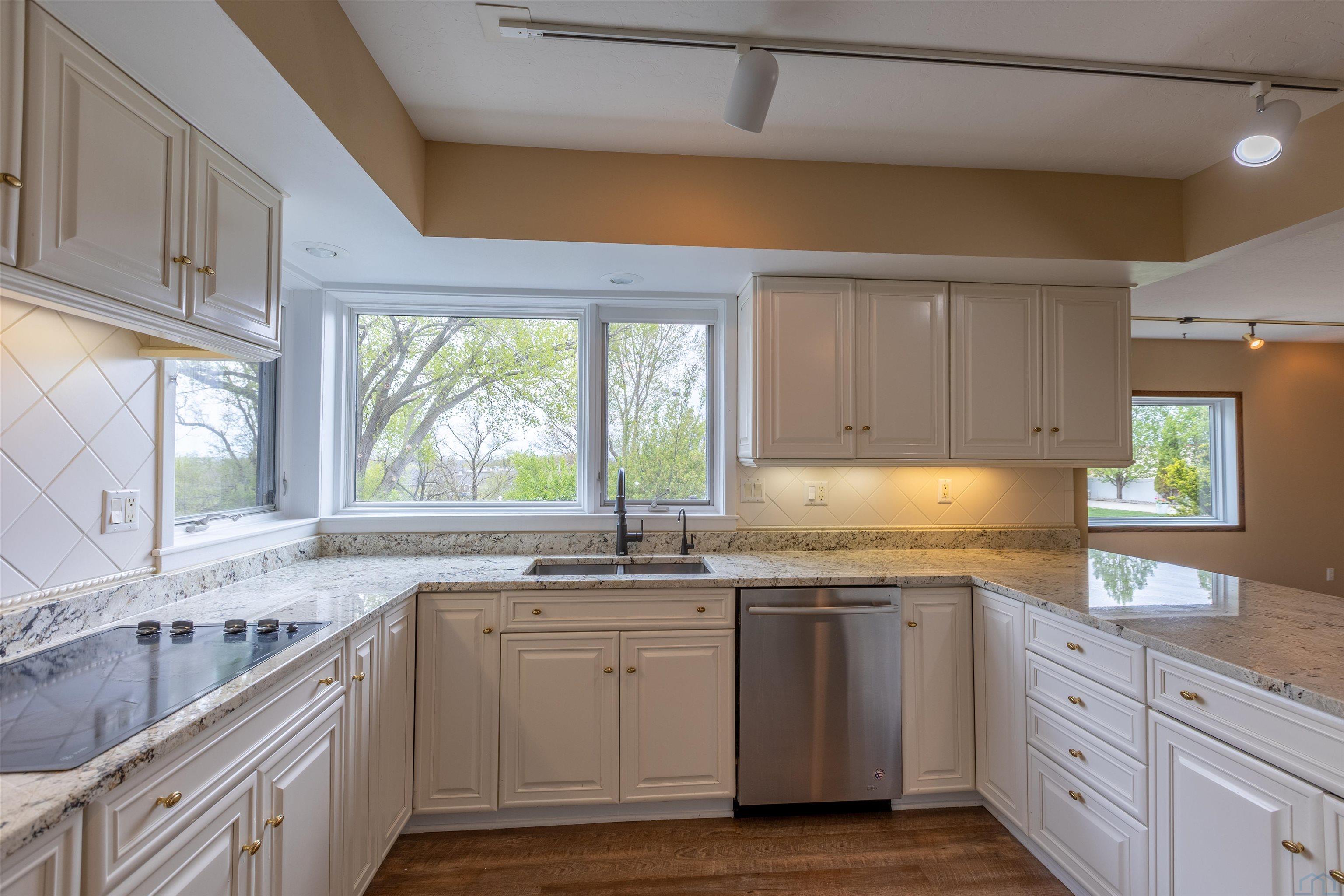 Sioux City, Iowa, 51104, United States, 4 Bedrooms Bedrooms, ,5 BathroomsBathrooms,Residential,For Sale,2042014