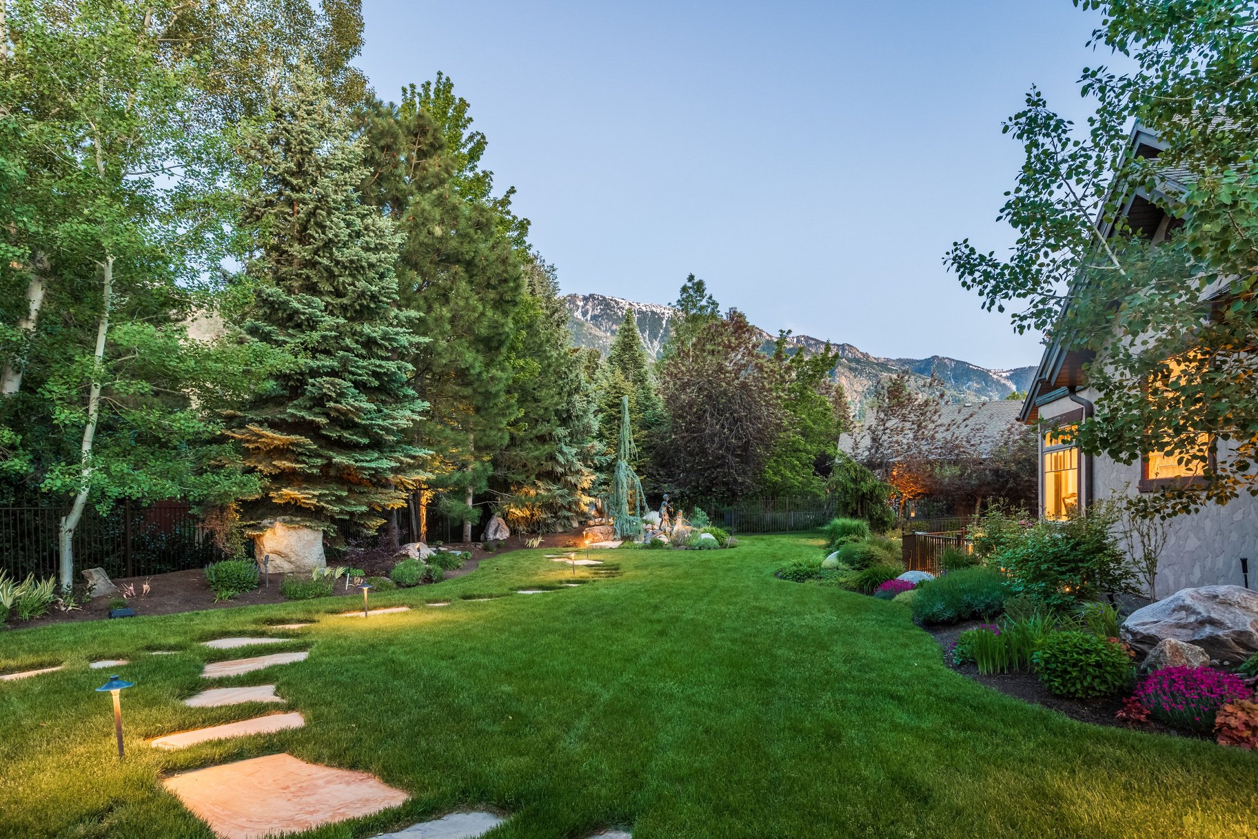  Private Gated Canyon Estate with Resort Grounds & Mountain Luxury - 物件實景