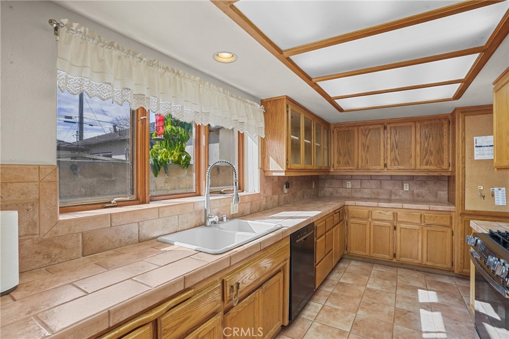 Santa Maria, California, 93454, United States, 5 Bedrooms Bedrooms, ,3 BathroomsBathrooms,Residential,For Sale,2032252