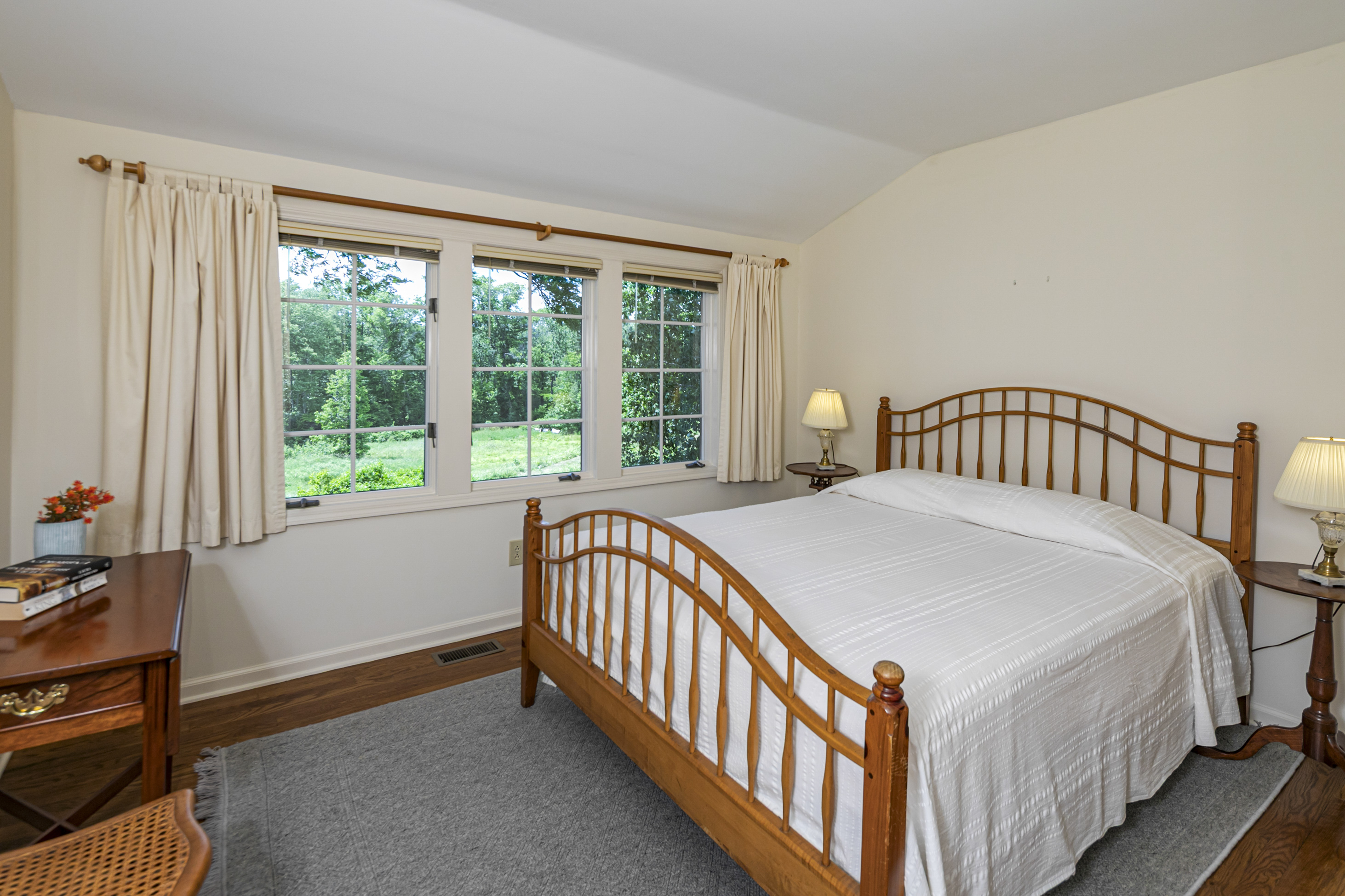  Stand-Out Home in The Glen Features Pastoral Views and Soaring Ceilings - 物件實景