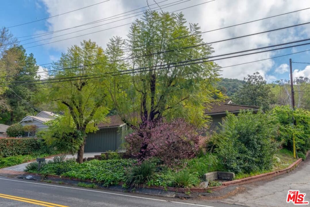 Los Angeles, California, 90049, United States, 3 Bedrooms Bedrooms, ,2 BathroomsBathrooms,Residential,For Sale,1913369