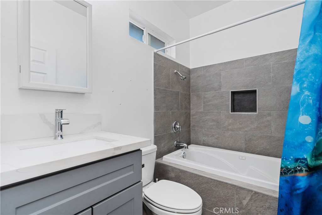 Long Beach, California, 90813, United States, 5 Bedrooms Bedrooms, ,3 BathroomsBathrooms,Residential,For Sale,2003268