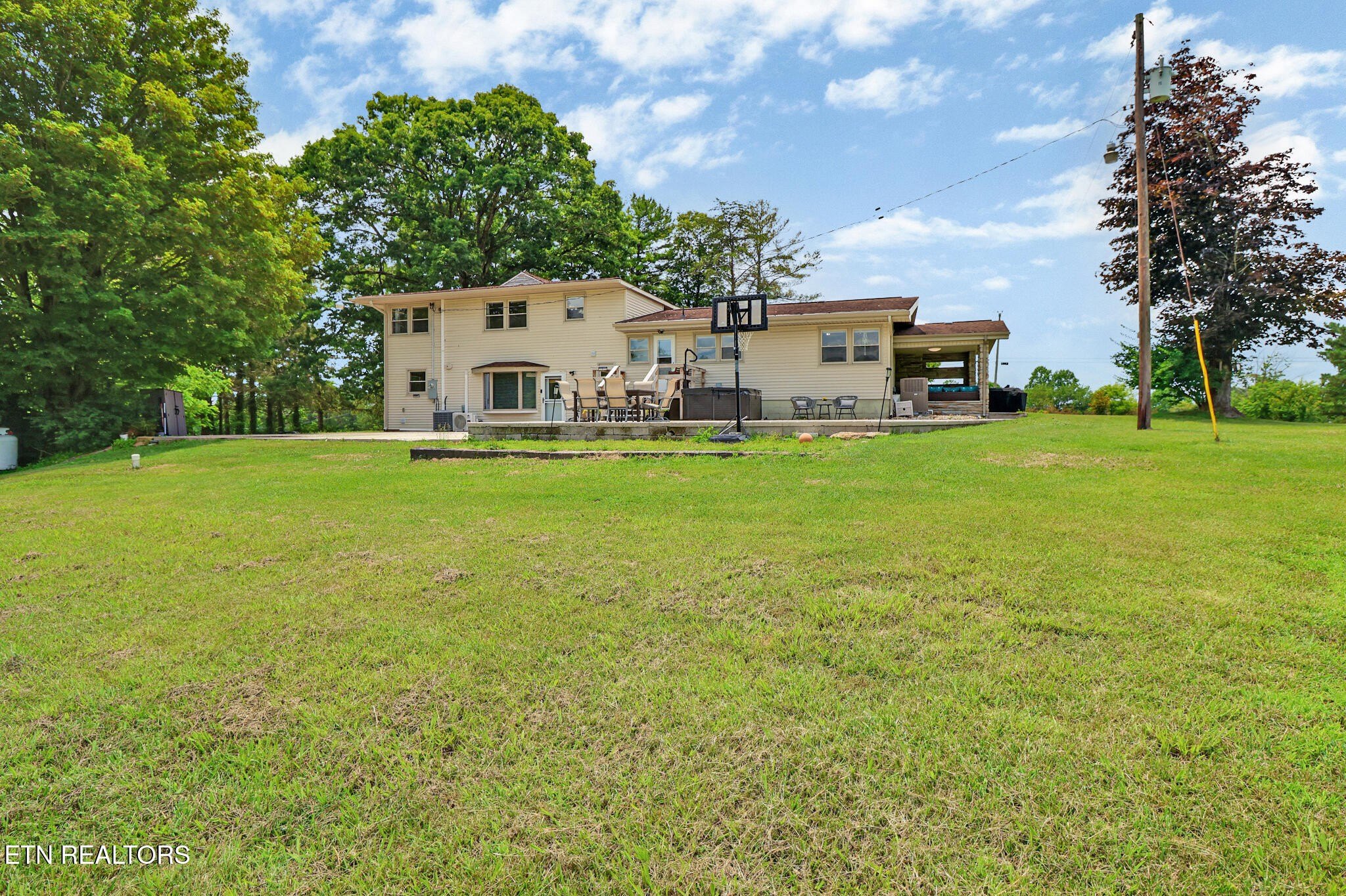 Crossville, Tennessee, 38571, United States, 5 Bedrooms Bedrooms, ,3 BathroomsBathrooms,Residential,For Sale,1986080