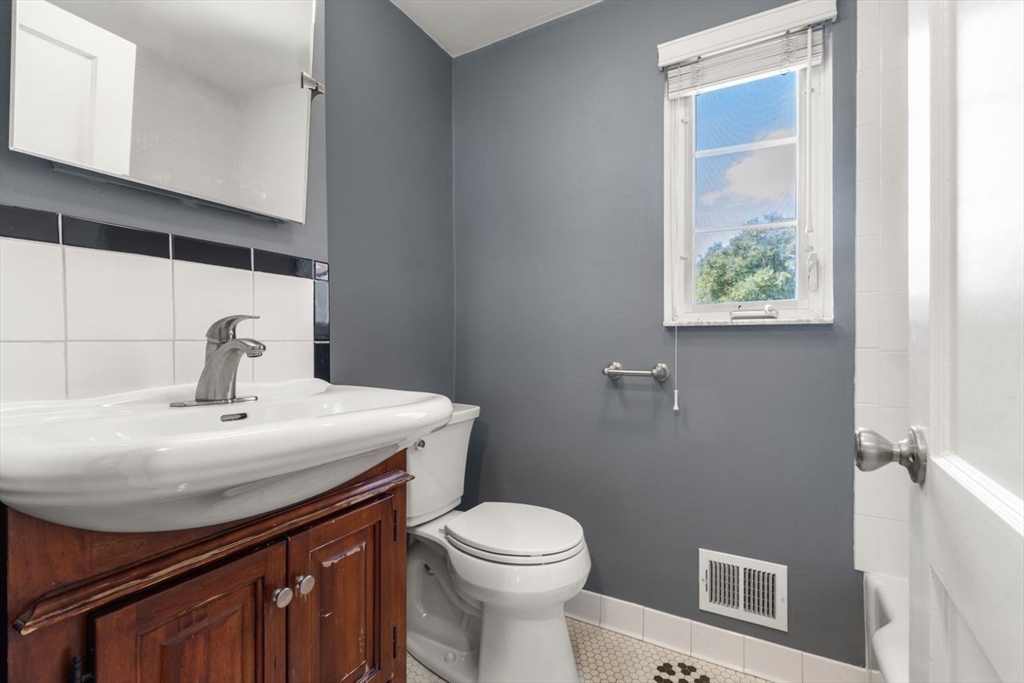 Watertown, Massachusetts, 02472, United States, 2 Bedrooms Bedrooms, ,1 BathroomBathrooms,Residential,For Sale,1947572