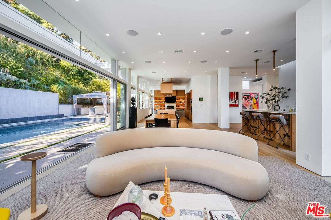 Beverly Hills, California, 90210, United States, 4 Bedrooms Bedrooms, ,5 BathroomsBathrooms,Residential,For Sale,1687212