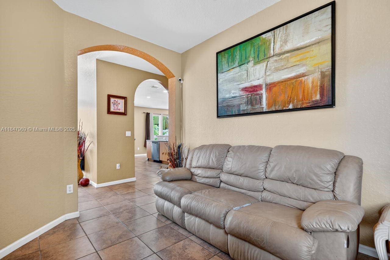 Homestead, Florida, 33033, United States, 7 Bedrooms Bedrooms, ,3 BathroomsBathrooms,Residential,For Sale,1903870