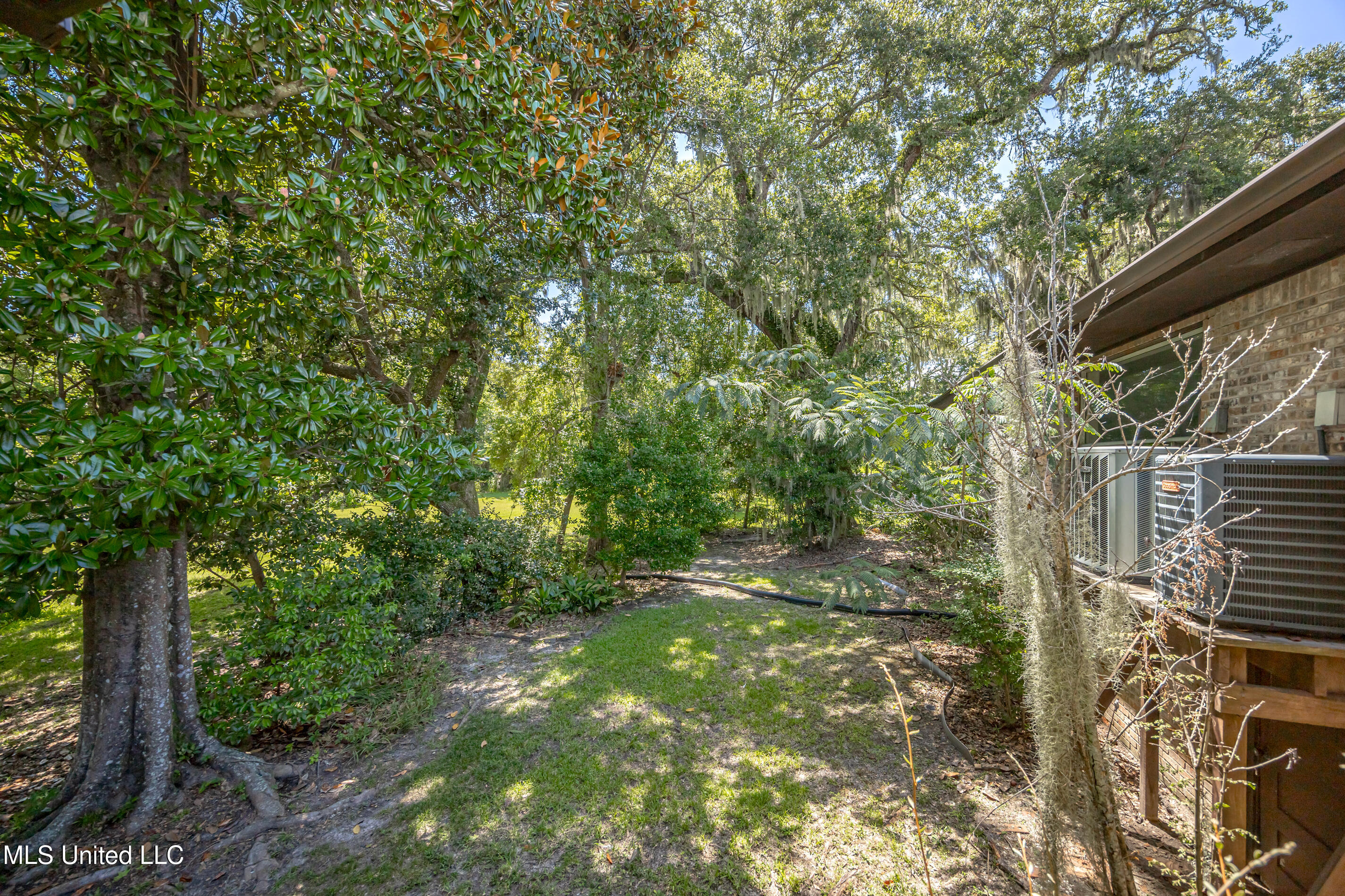 Ocean Springs, Mississippi, 39564, United States, 3 Bedrooms Bedrooms, ,3 BathroomsBathrooms,Residential,For Sale,1903607