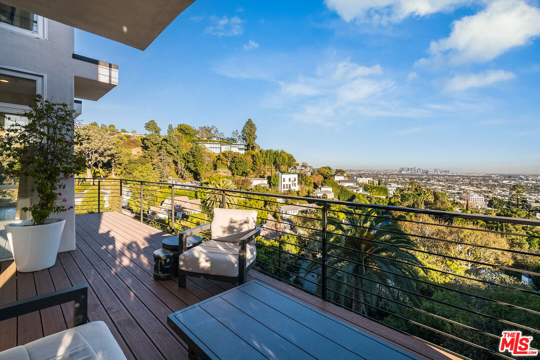 Los Angeles, California, 90069, United States, 4 Bedrooms Bedrooms, ,5 BathroomsBathrooms,Residential,For Sale,1759770