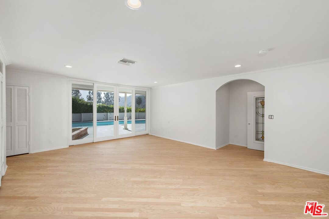 Los Angeles, California, 90069, United States, 4 Bedrooms Bedrooms, ,3 BathroomsBathrooms,Residential,For Sale,1989358