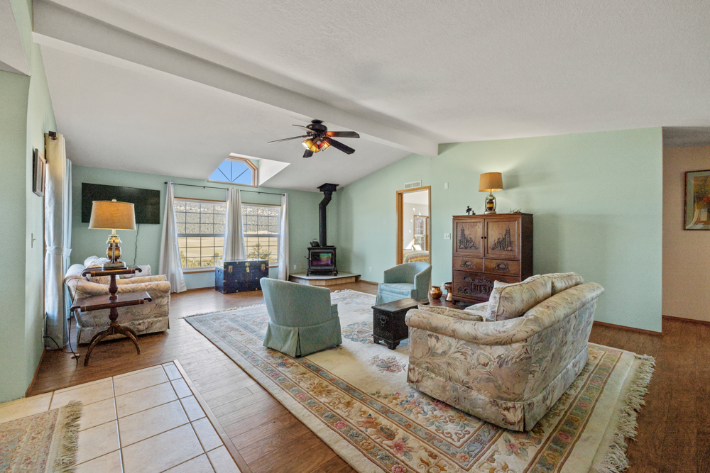 KLAMATH FALLS, Oregon, 97603, United States, 3 Bedrooms Bedrooms, ,2 BathroomsBathrooms,Residential,For Sale,1984310