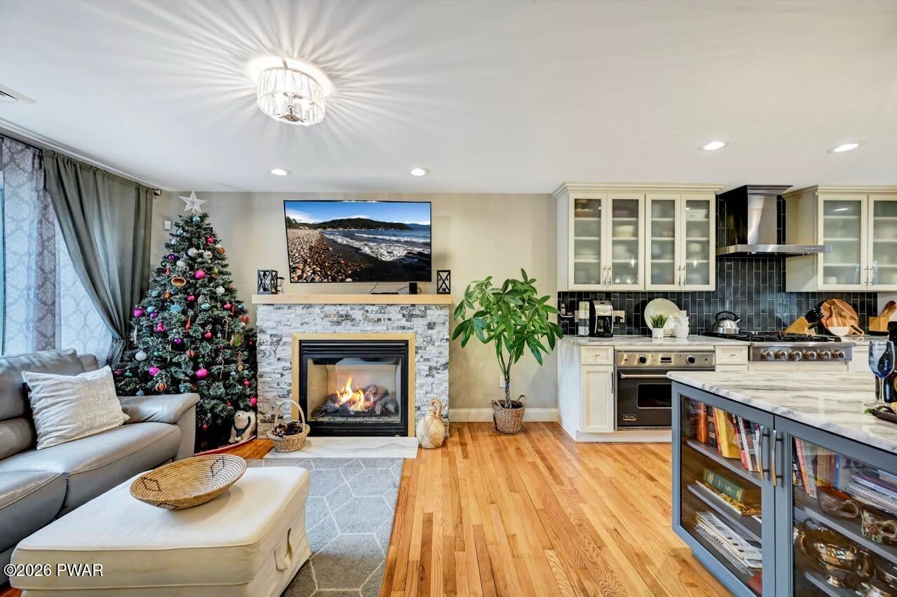 Milford, Pennsylvania, 18337, United States, 3 Bedrooms Bedrooms, ,3 BathroomsBathrooms,Residential,For Sale,2011309