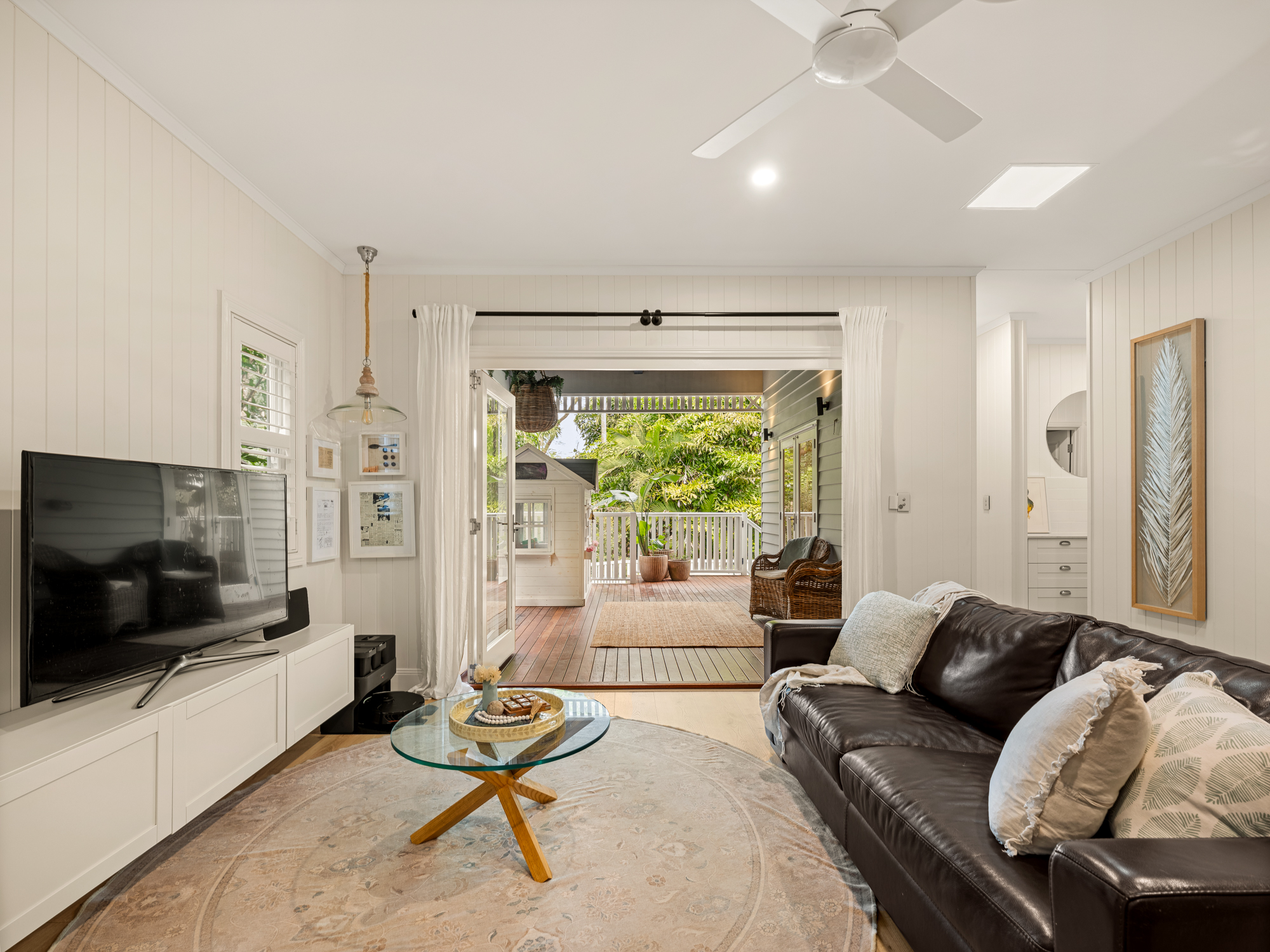  Beautifully Restored Character Home Rich with Privacy, Heart and Soul - 物件實景