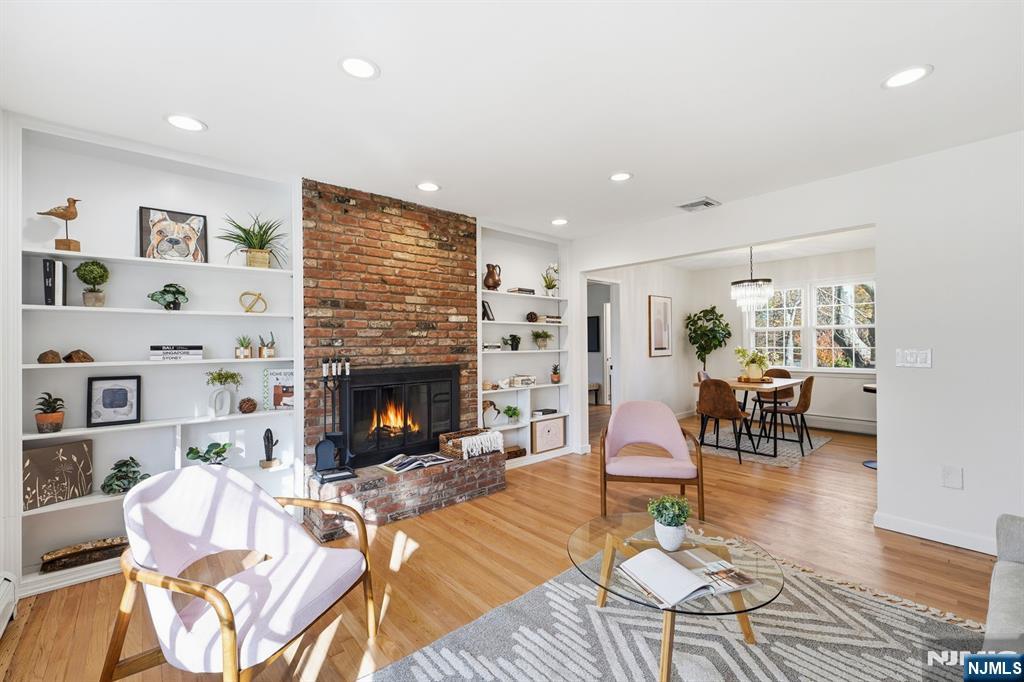 Twp of Washington, New Jersey, 07676, United States, 5 Bedrooms Bedrooms, ,3 BathroomsBathrooms,Residential,For Sale,1989508