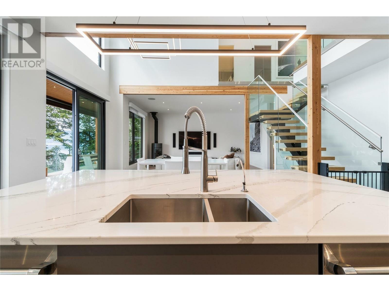 ANGLEMONT, British Columbia, V0E 1M8, CA, 5 Bedrooms Bedrooms, ,3 BathroomsBathrooms,Residential,For Sale,1836909