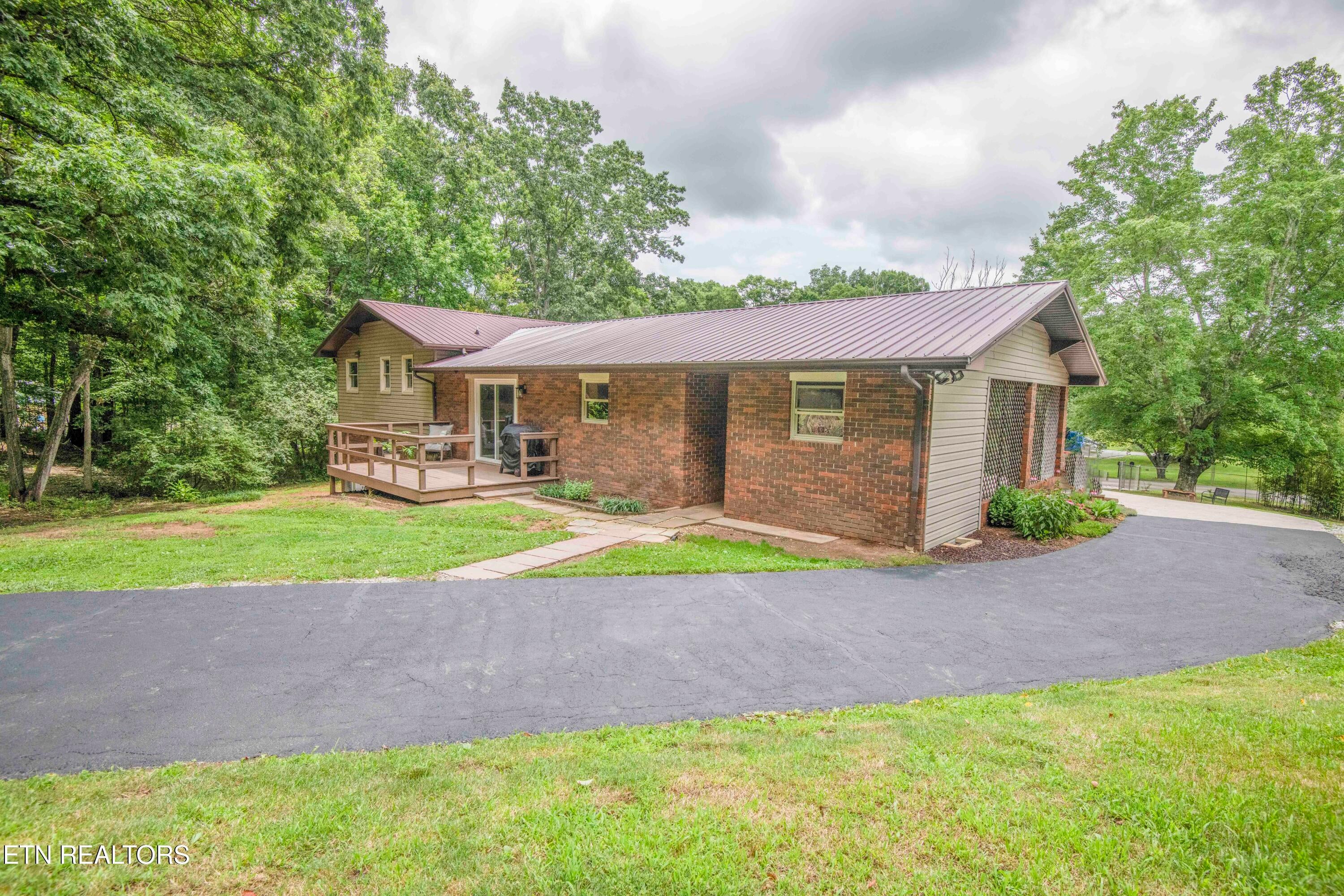 Kingston, Tennessee, 37763, United States, 3 Bedrooms Bedrooms, ,2 BathroomsBathrooms,Residential,For Sale,1882292