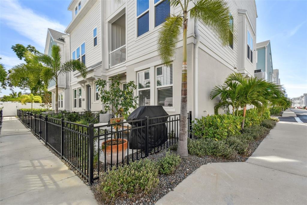 Sarasota, Florida, 34237, United States, 3 Bedrooms Bedrooms, ,4 BathroomsBathrooms,Residential,For Sale,1862311
