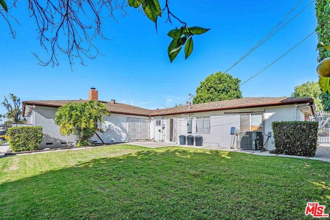 Los Angeles, California, 90056, United States, 2 Bedrooms Bedrooms, ,3 BathroomsBathrooms,Residential,For Sale,2001652