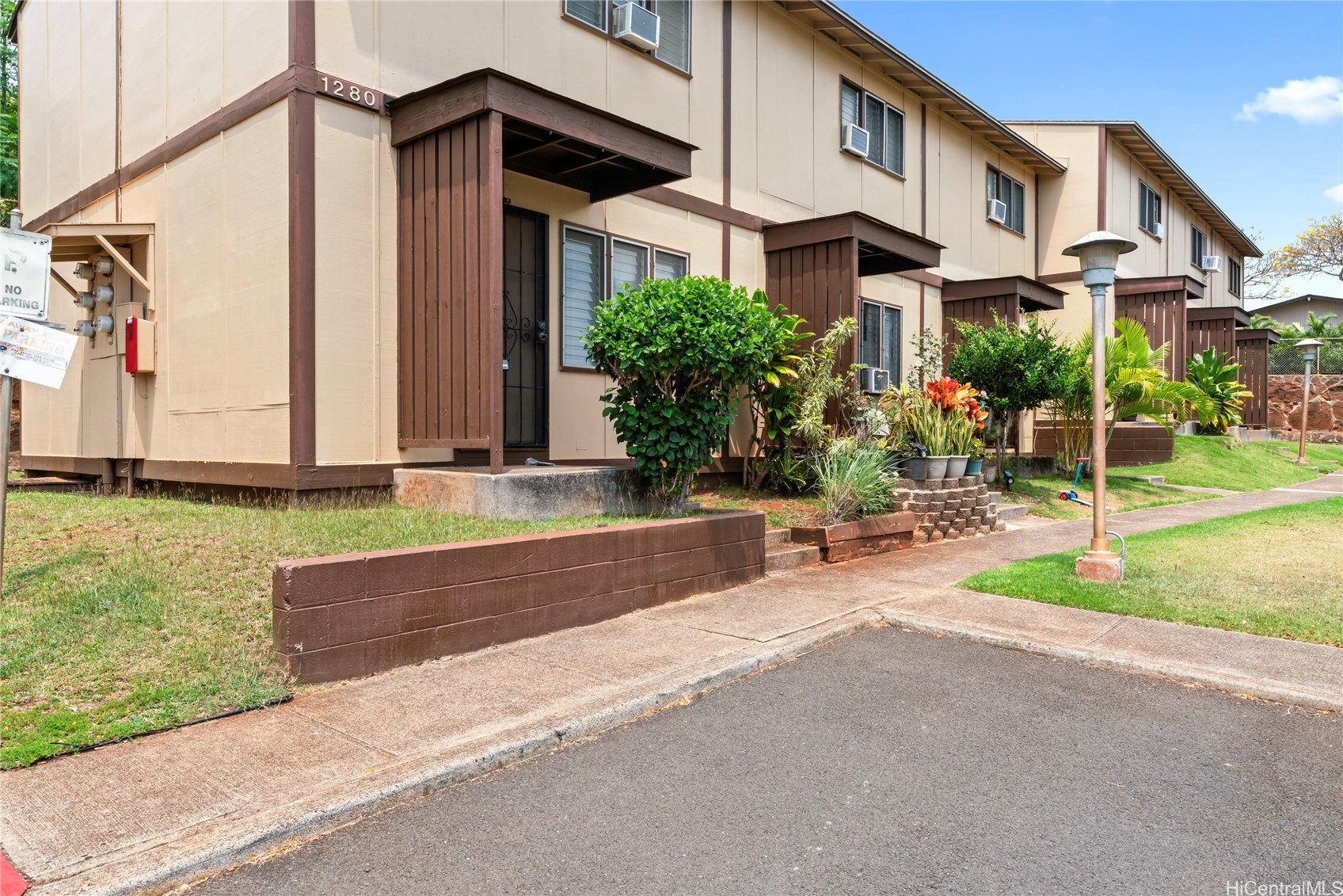 Pearl City, Hawaii, 96782, United States, 2 Bedrooms Bedrooms, ,2 BathroomsBathrooms,Residential,For Sale,1927390