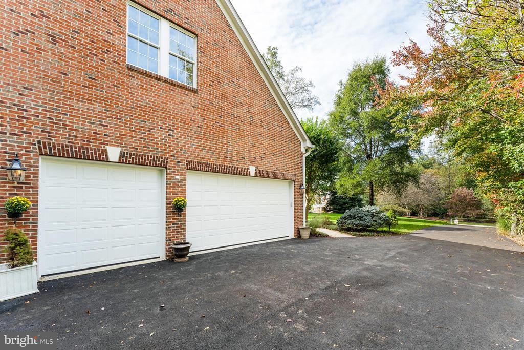 Fairfax, Virginia, 22033, United States, 6 Bedrooms Bedrooms, ,6 BathroomsBathrooms,Residential,For Sale,1973786