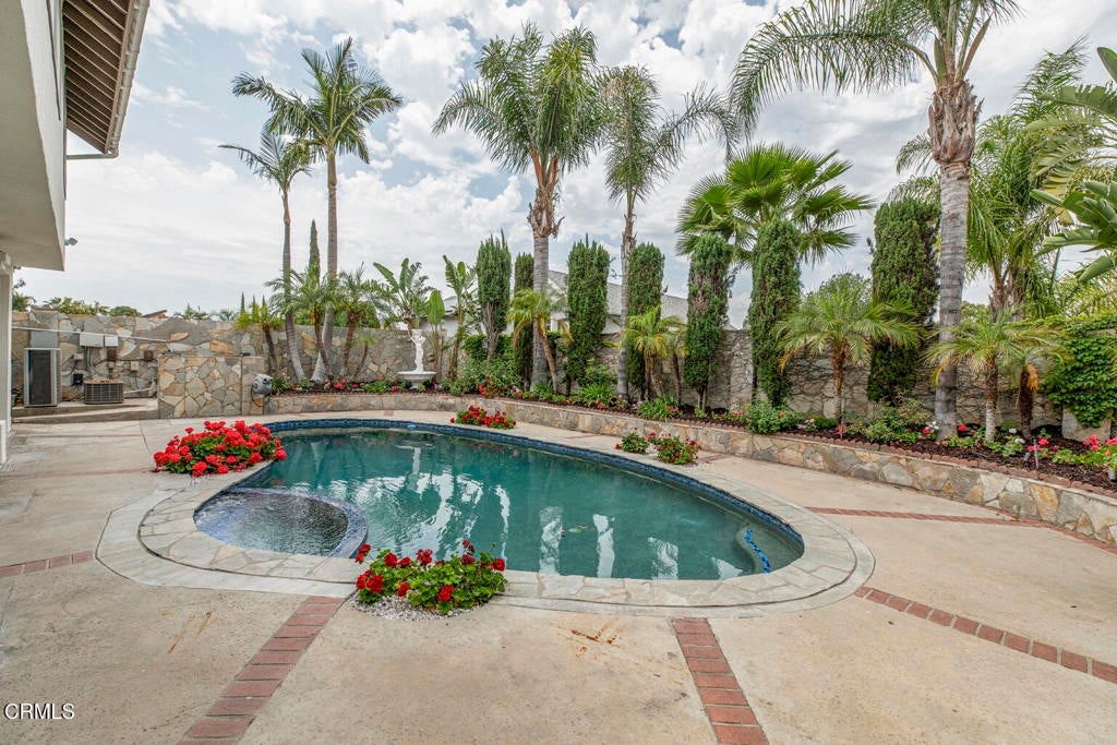 Los Angeles, California, 91352, United States, 5 Bedrooms Bedrooms, ,5 BathroomsBathrooms,Residential,For Sale,1941617