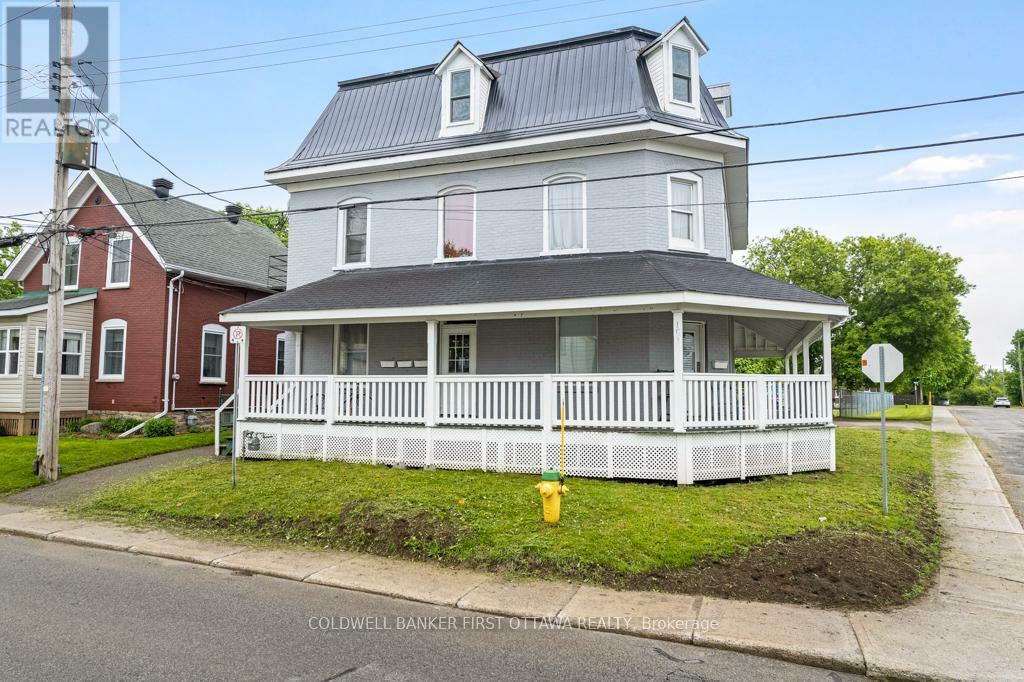 SMITHS FALLS, Ontario, K7A 2Z5, CA, 8 Bedrooms Bedrooms, ,6 BathroomsBathrooms,Residential,For Sale,1865309