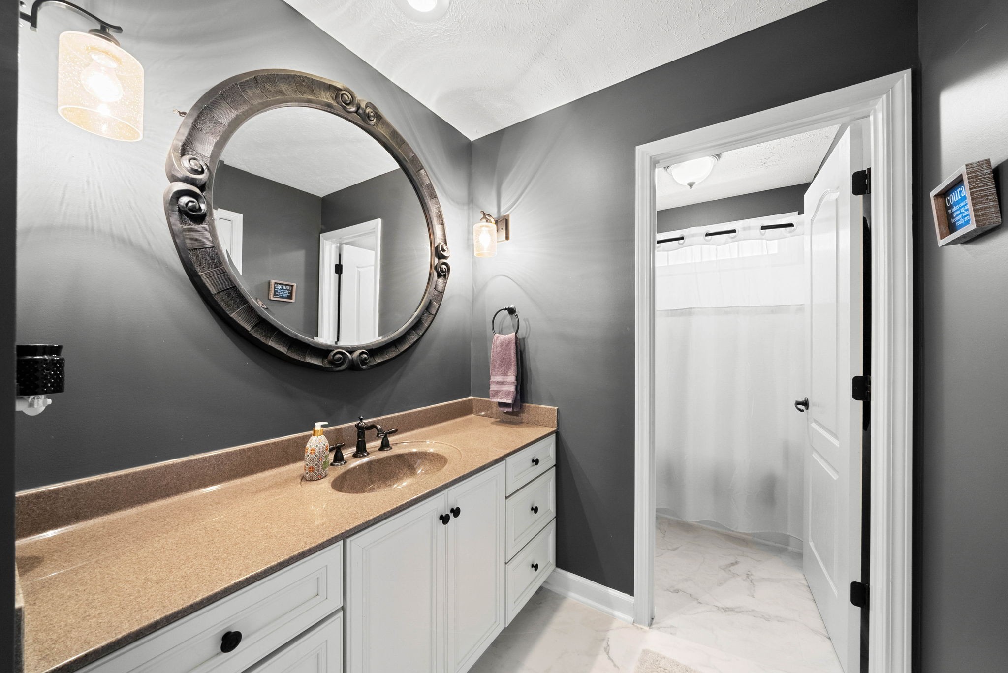 Clarksville, Tennessee, 37043, United States, 5 Bedrooms Bedrooms, ,3 BathroomsBathrooms,Residential,For Sale,2009051