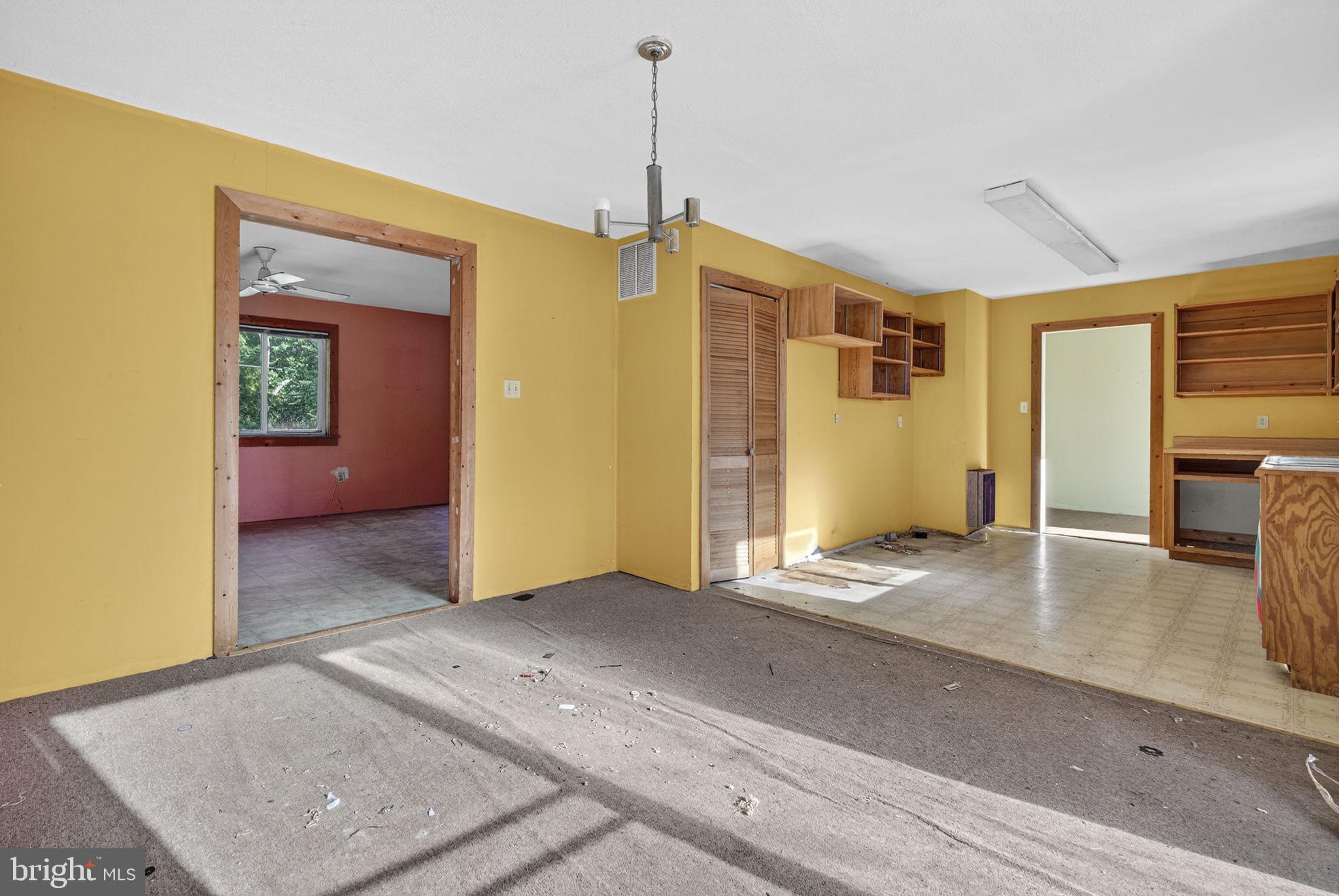 Hume, Virginia, 22639, United States, 7 Bedrooms Bedrooms, ,3 BathroomsBathrooms,Residential,For Sale,1943038