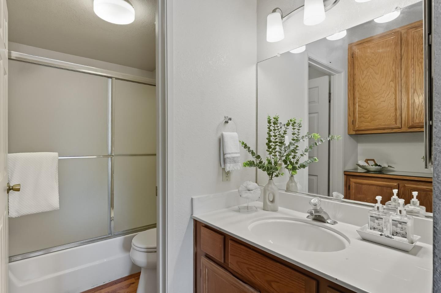 San Jose, California, 95121, United States, 2 Bedrooms Bedrooms, ,2 BathroomsBathrooms,Residential,For Sale,1950993