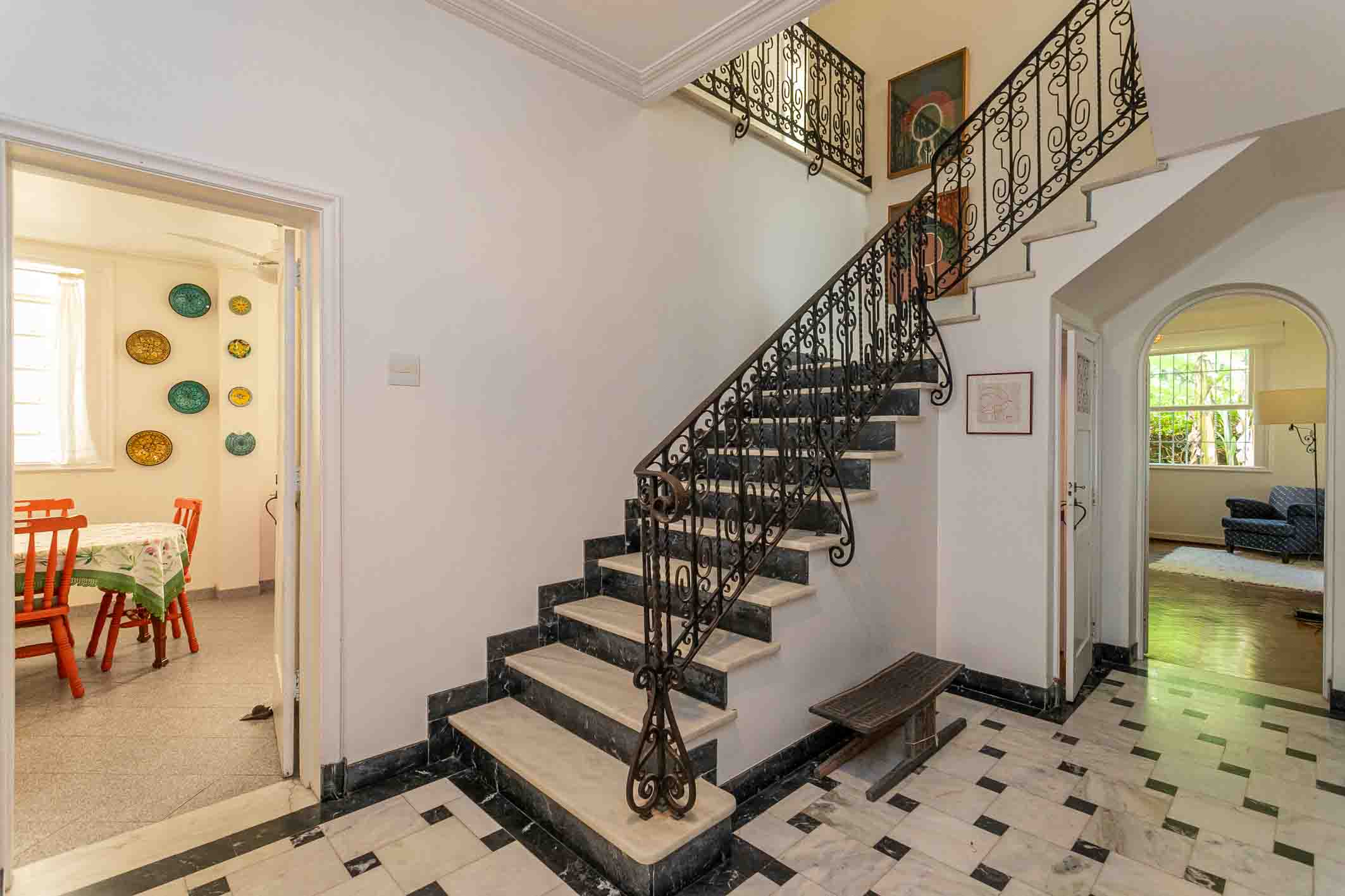  Spacious residence on a quiet street with landscaped garden - 物件實景