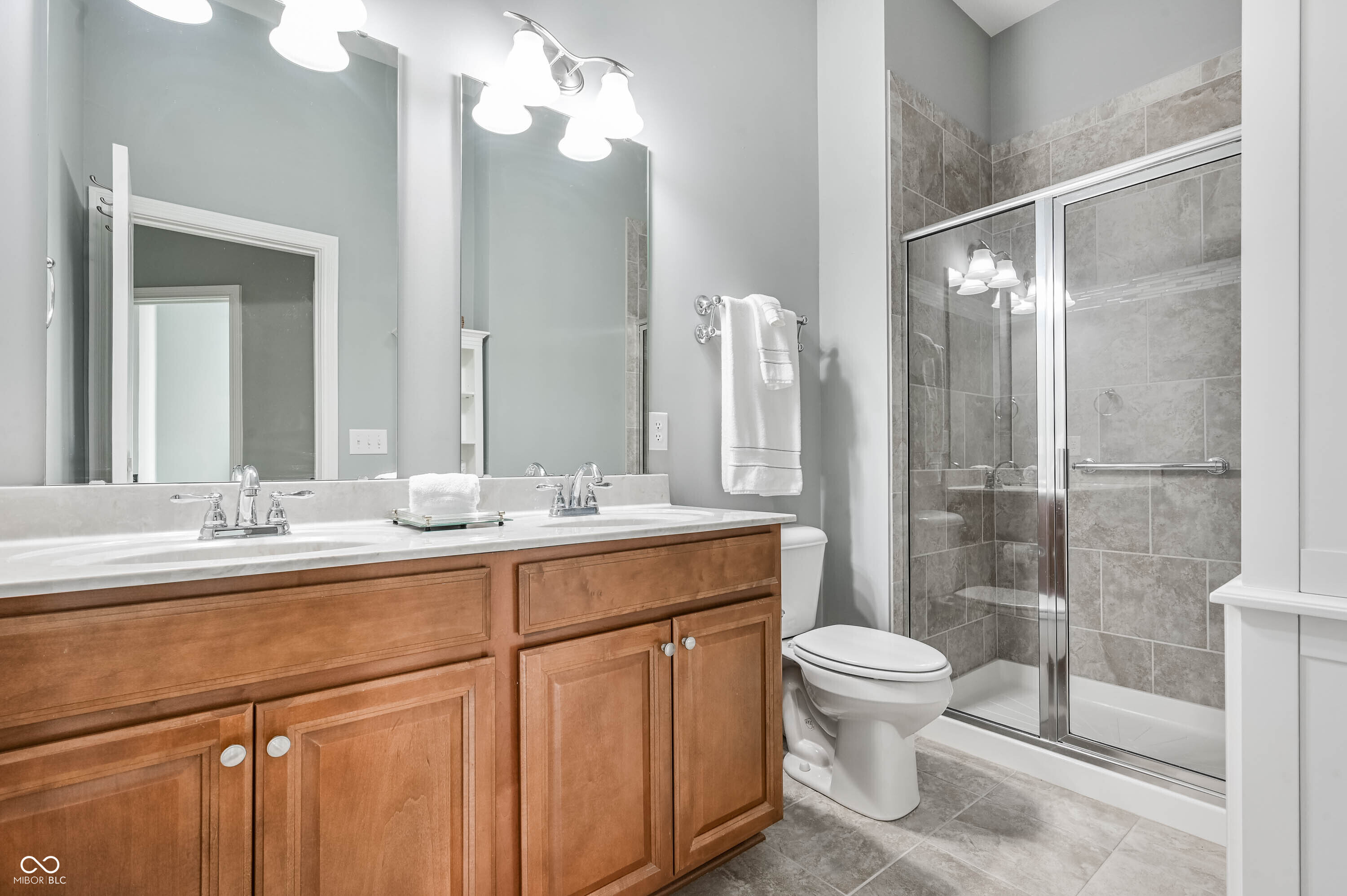 Zionsville, Indiana, 46077, United States, 4 Bedrooms Bedrooms, ,4 BathroomsBathrooms,Residential,For Sale,1942762